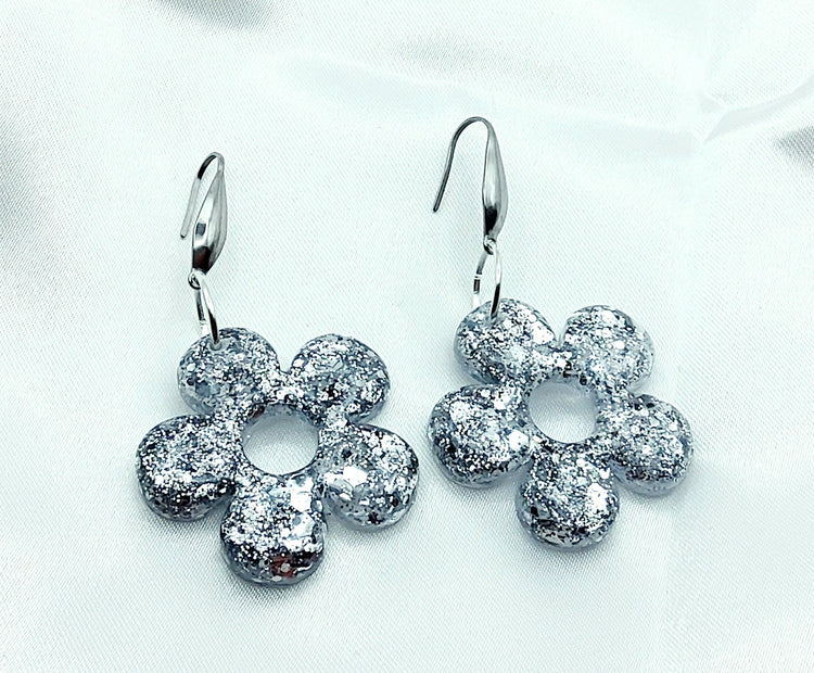 Boucles d'oreilles Goutte d'eau - Fleurs séchées rouges et feuille d'or - PRETTY RESINE