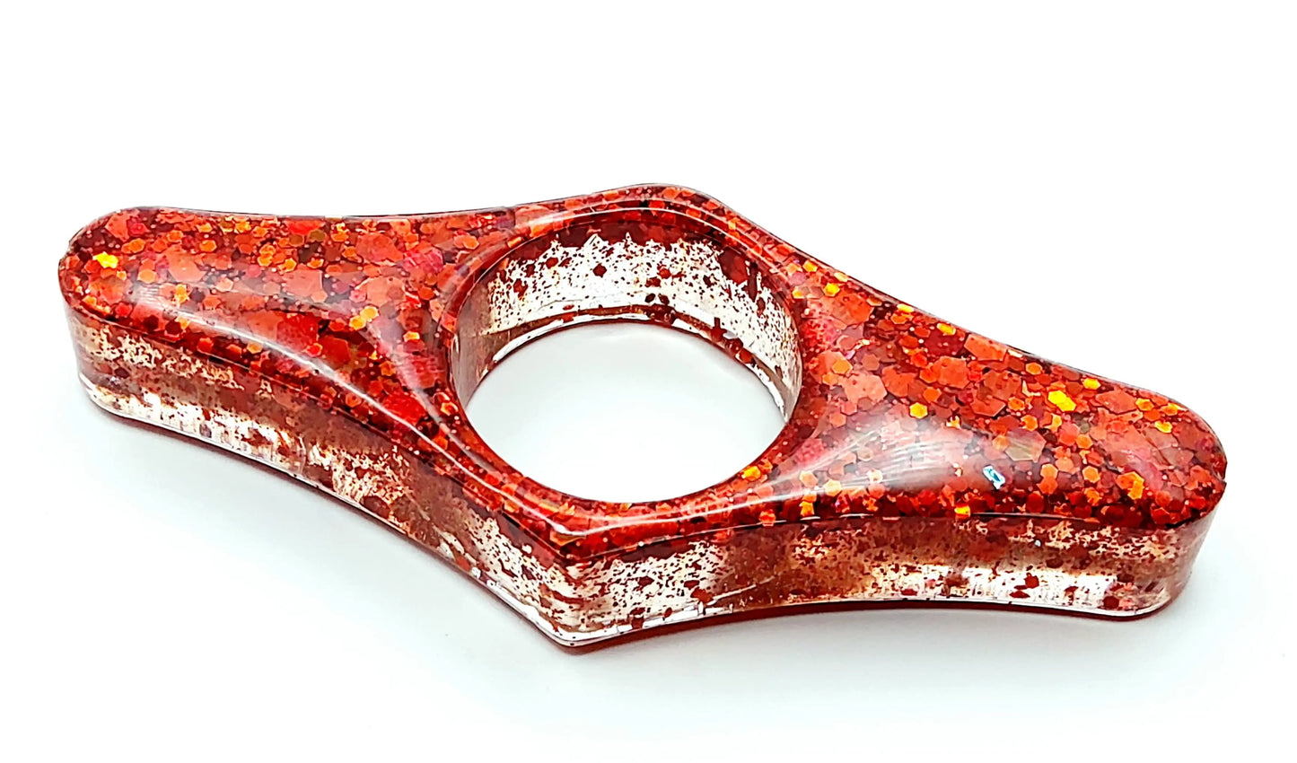 Bague de lecture DROITE en résine époxy. Paillettes rouges.