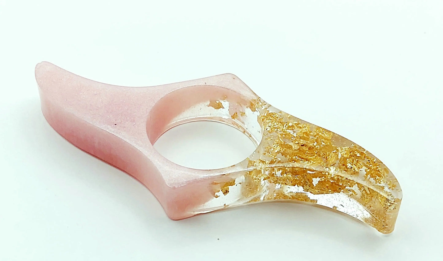 Bague de lecture "Vague" en résine époxy, rose poudré et feuille d'or.