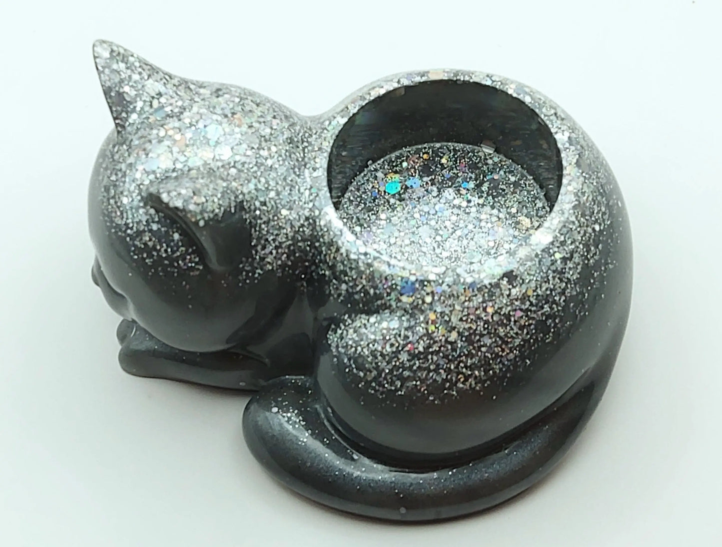 Bougeoir CHAT ENDORMI en résine époxy. Gris et paillettes holographiques argentées - PRETTY RESINE
