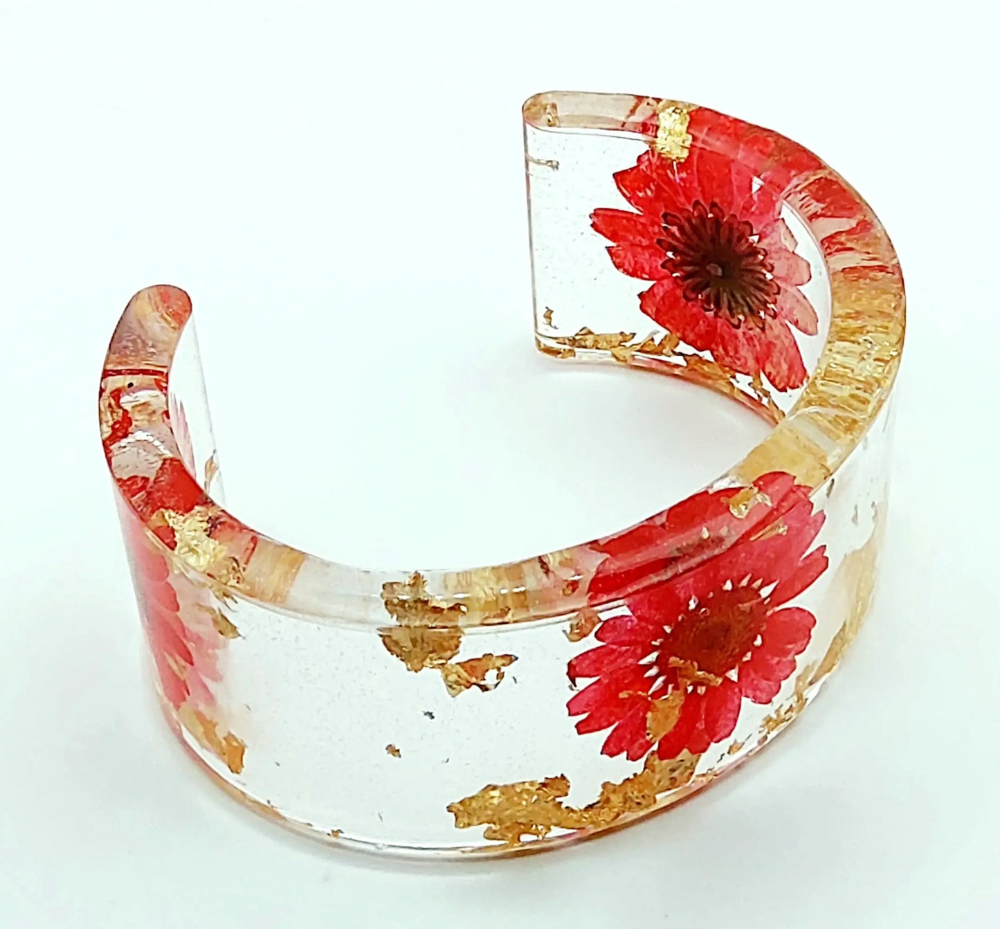 Manchette en résine époxy. Fleurs rouges et feuille d'or.