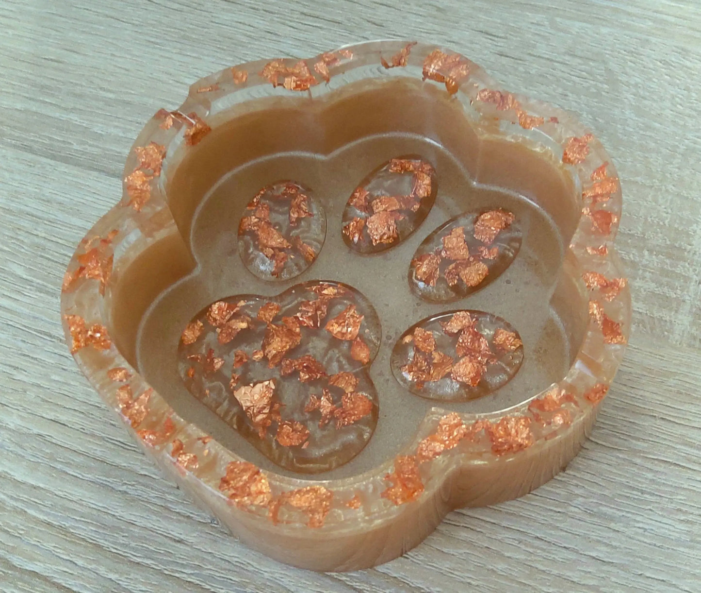 Cendrier PATTE DE CHAT en résine époxy. Marron clair et feuille de cuivre - PRETTY RESINE