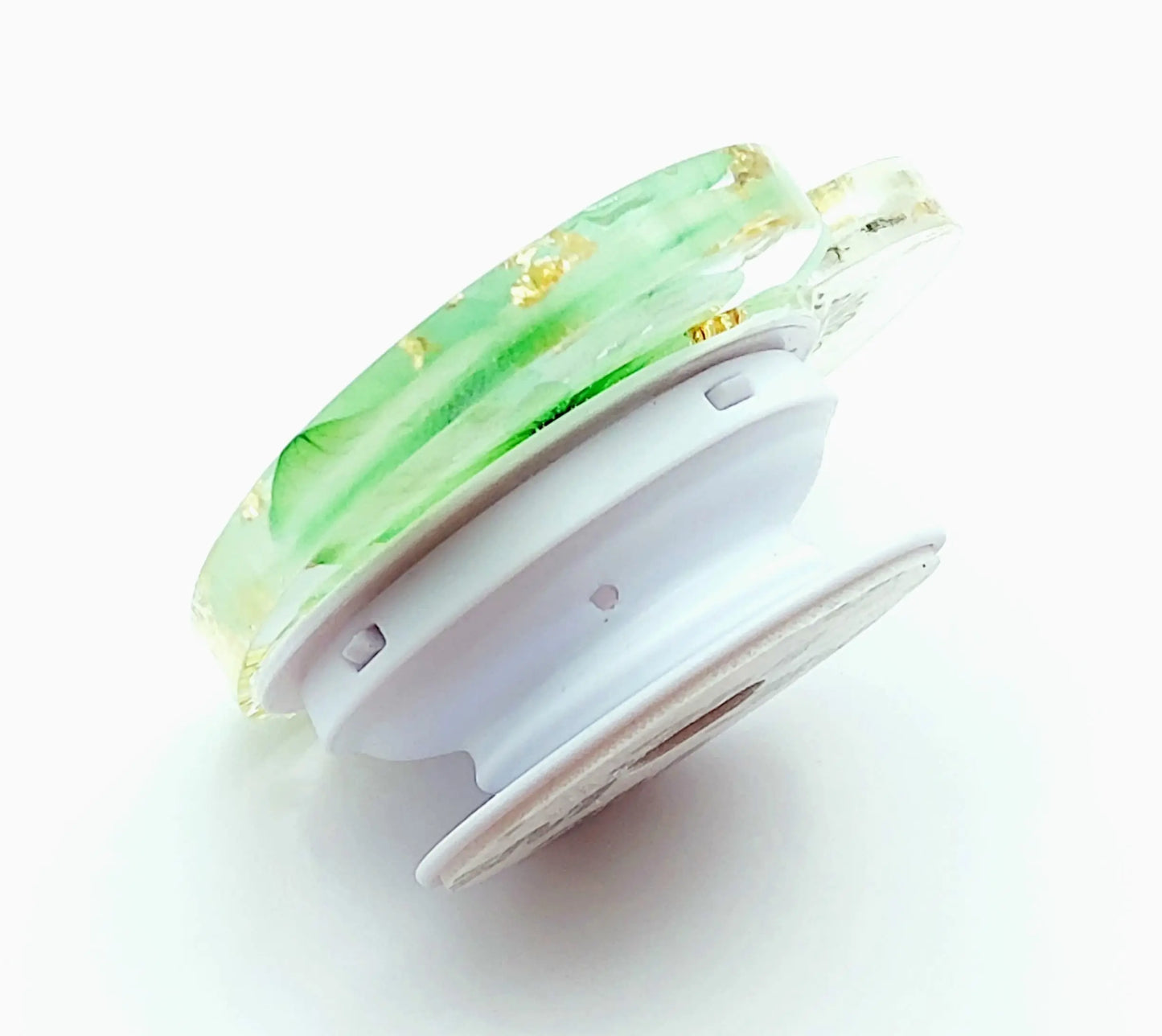 Grip pour téléphone "Coeur" en résine époxy. Fleurs vertes, jaunes et blanches. Vue de côté.