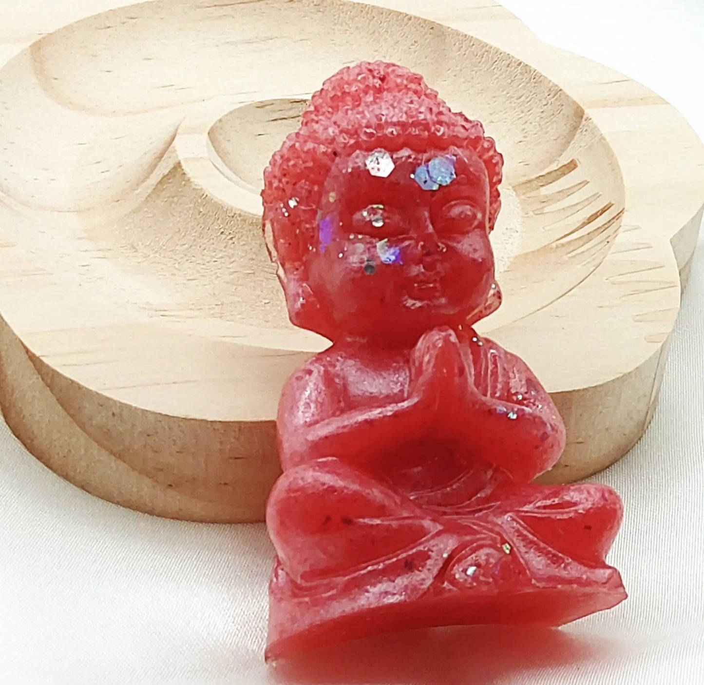 Mini statuette BOUDDHA en résine époxy. Blanc et or PRETTY RESINE