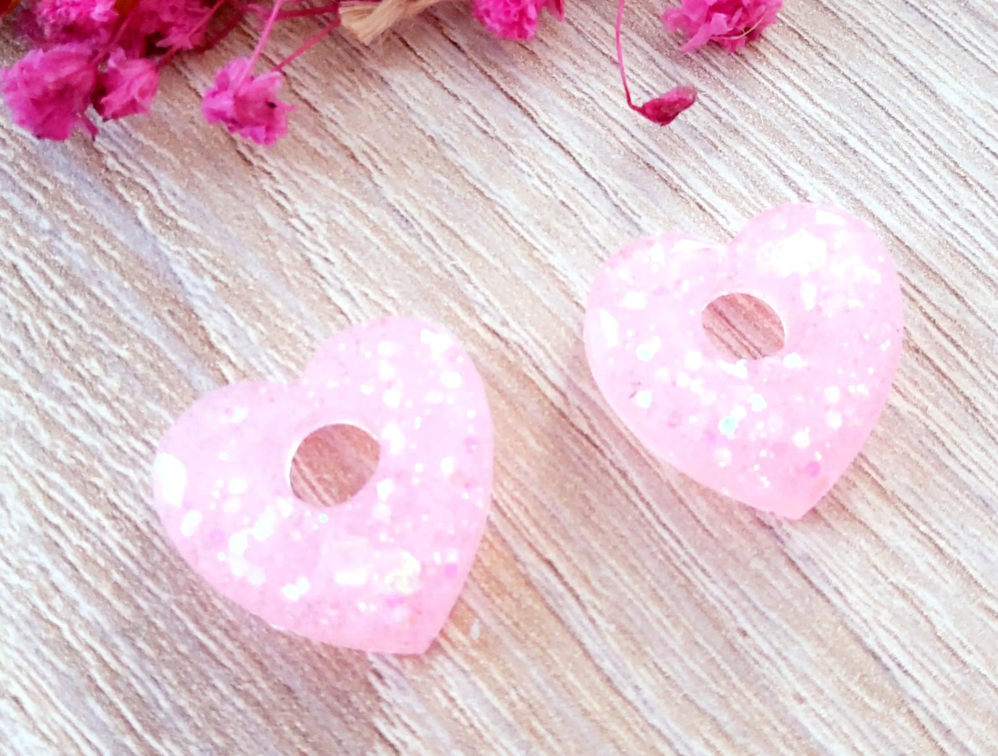 Pampilles COEUR en résine. Paillettes roses pastel. PRETTY RESINE