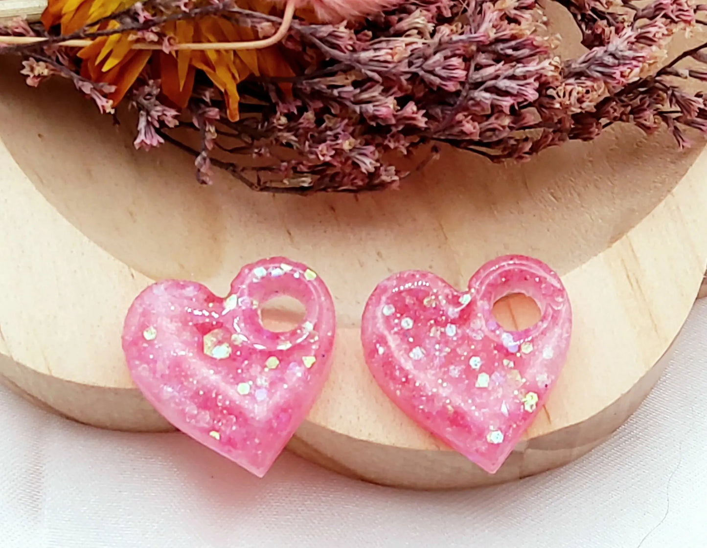 Paillettes COEUR en résine époxy. Rose et paillettes holographiques - PRETTY RESINE