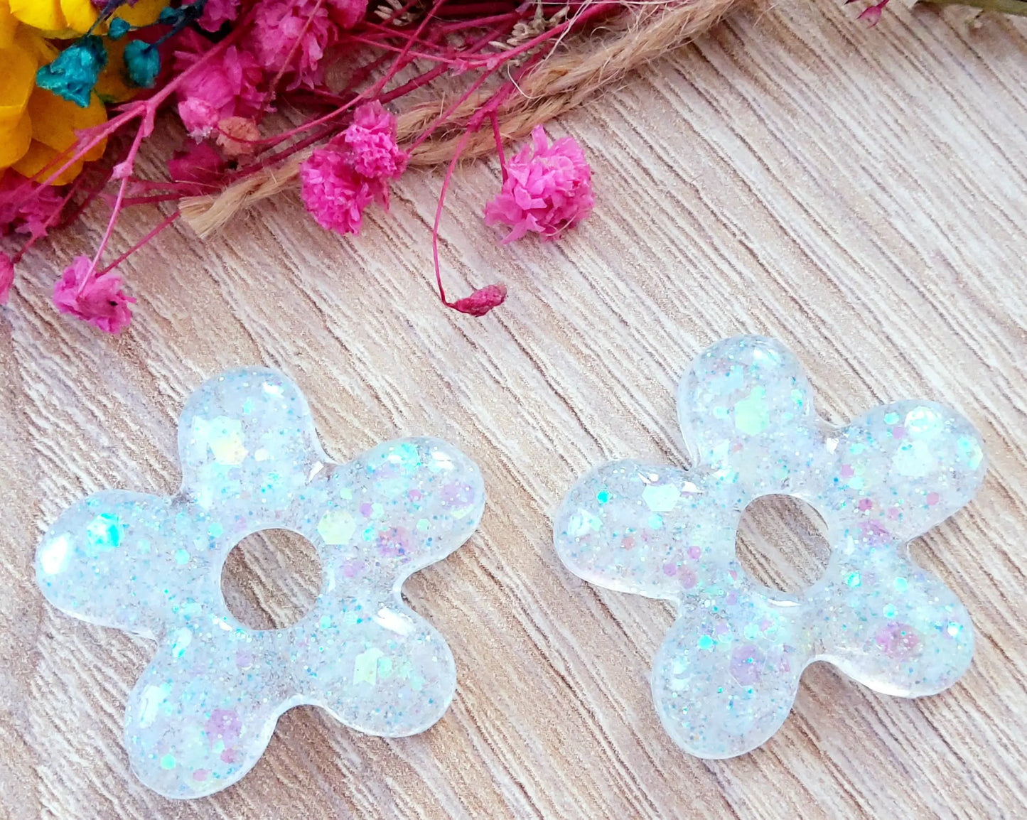 Pampilles DAISY en résine.Paillettes blanches holographiques - PRETTY RESINE
