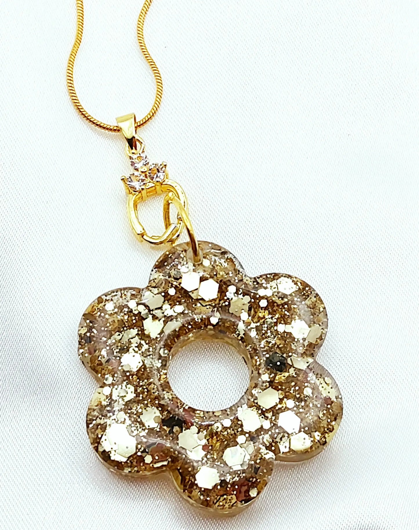 Pendentif FLEUR 6 PETALES en résine PRETTY RESINE