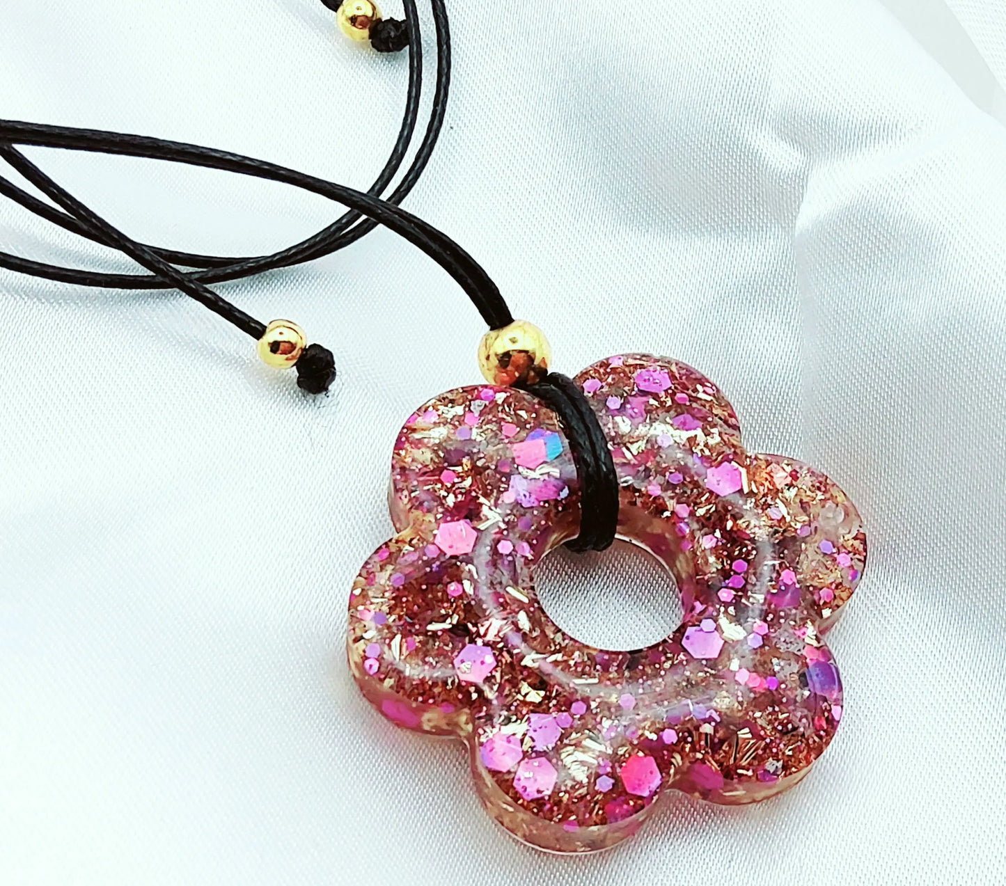 Pendentif FLEUR 6 PETALES en résine PRETTY RESINE