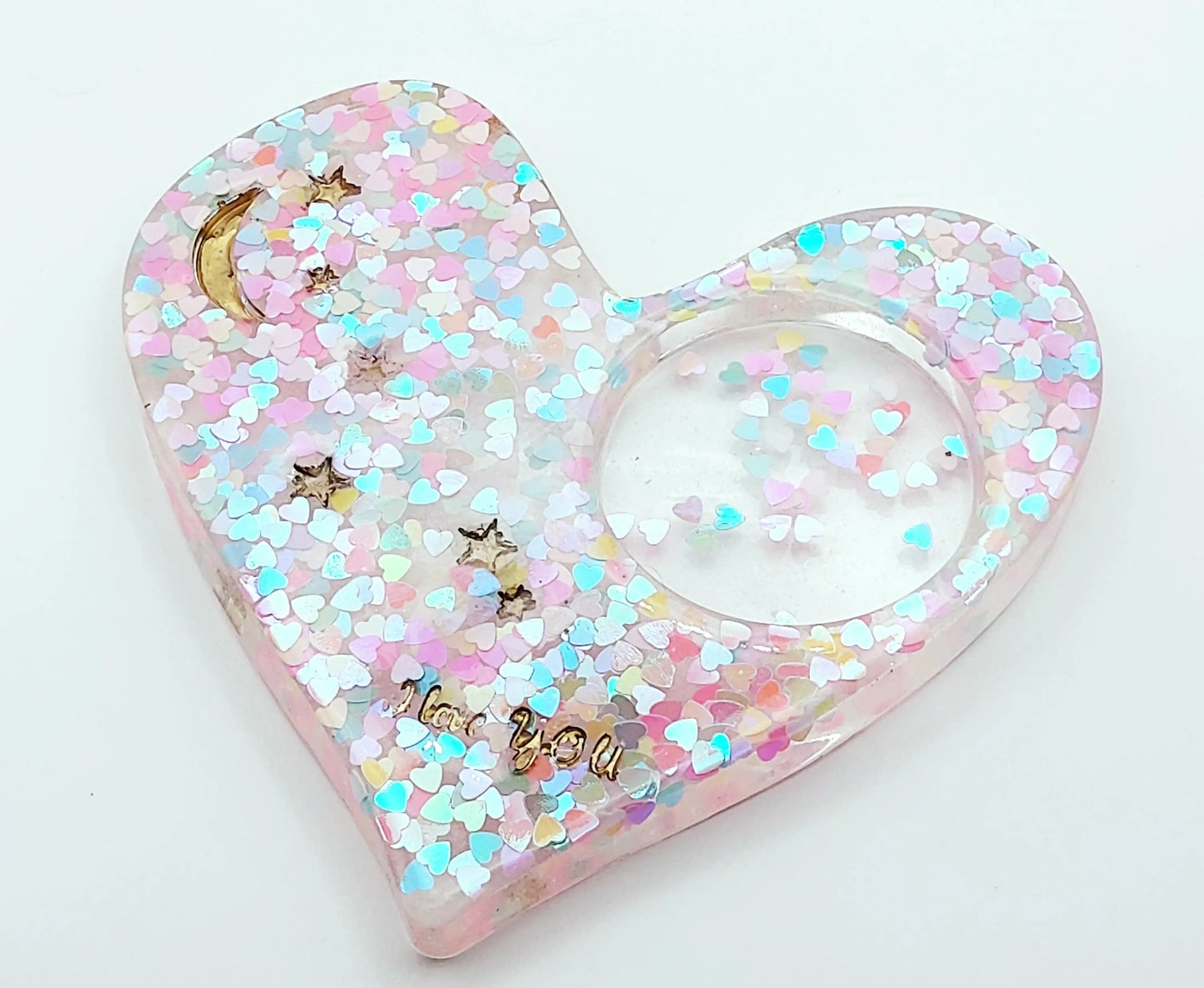Porte-bougie "Coeur" en résine époxy. Transparent et paillettes coeurs multicolores.