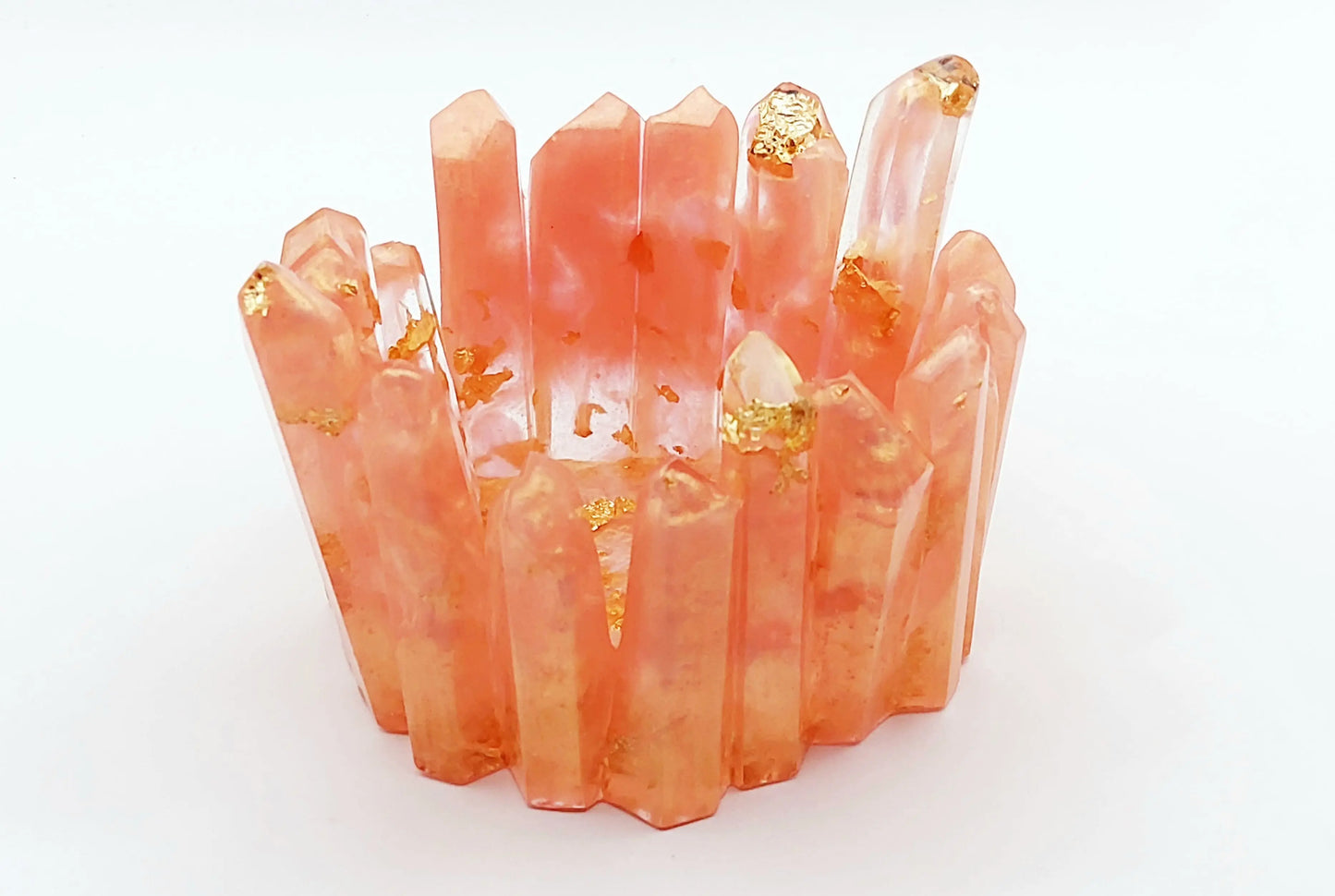 Porte-bougie "Cristal" en résine époxy. Orange doré et feuille d'or. Gros plan.