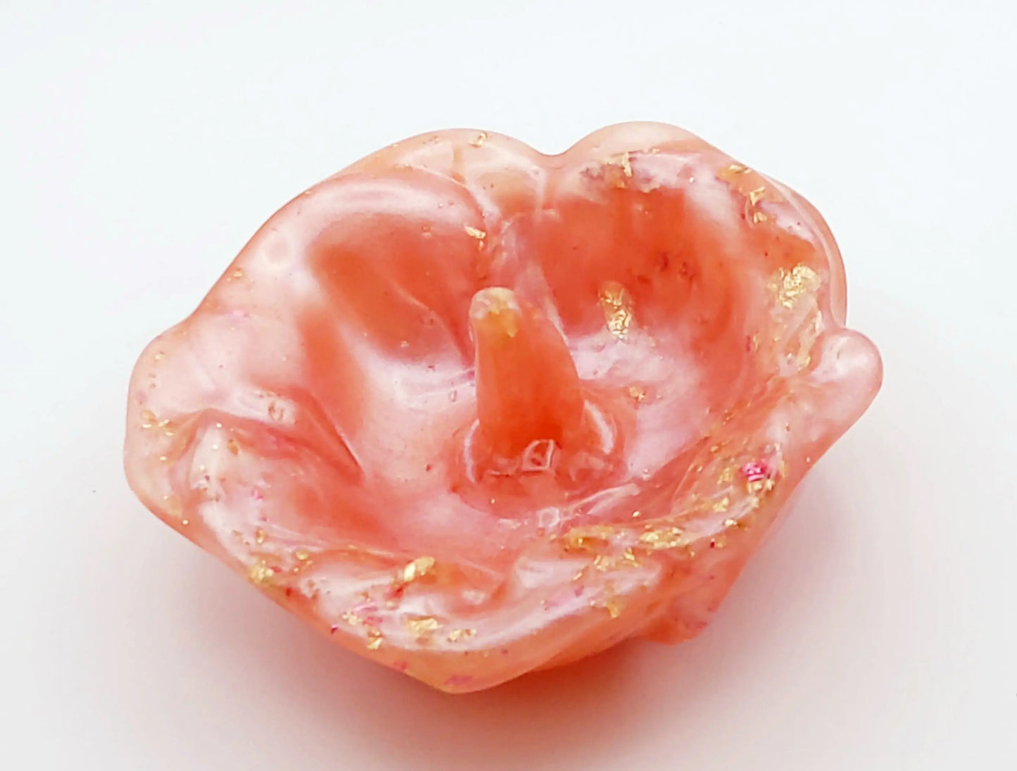 Porte-bagues en résine époxy, rose poudré et feuille d'or.