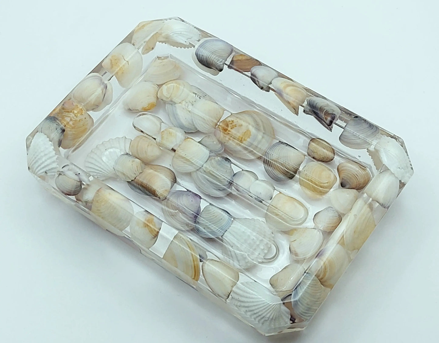 Porte-savon CARRE en résine époxy. Transparent et coquillages - PRETTY RESINE