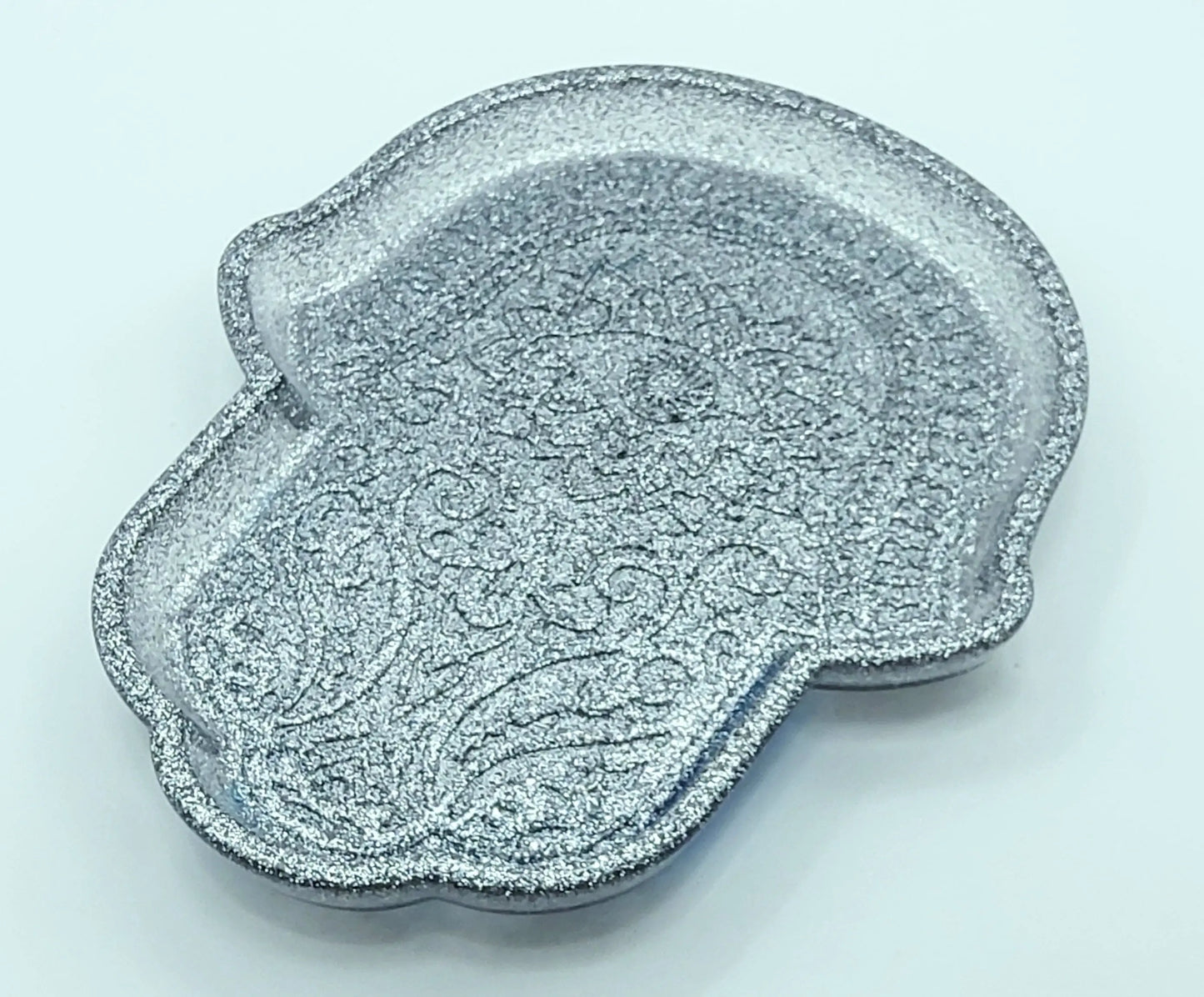 Vide-poches "Grande main de Fatma" en résine époxy. Paillettes grises argentées.