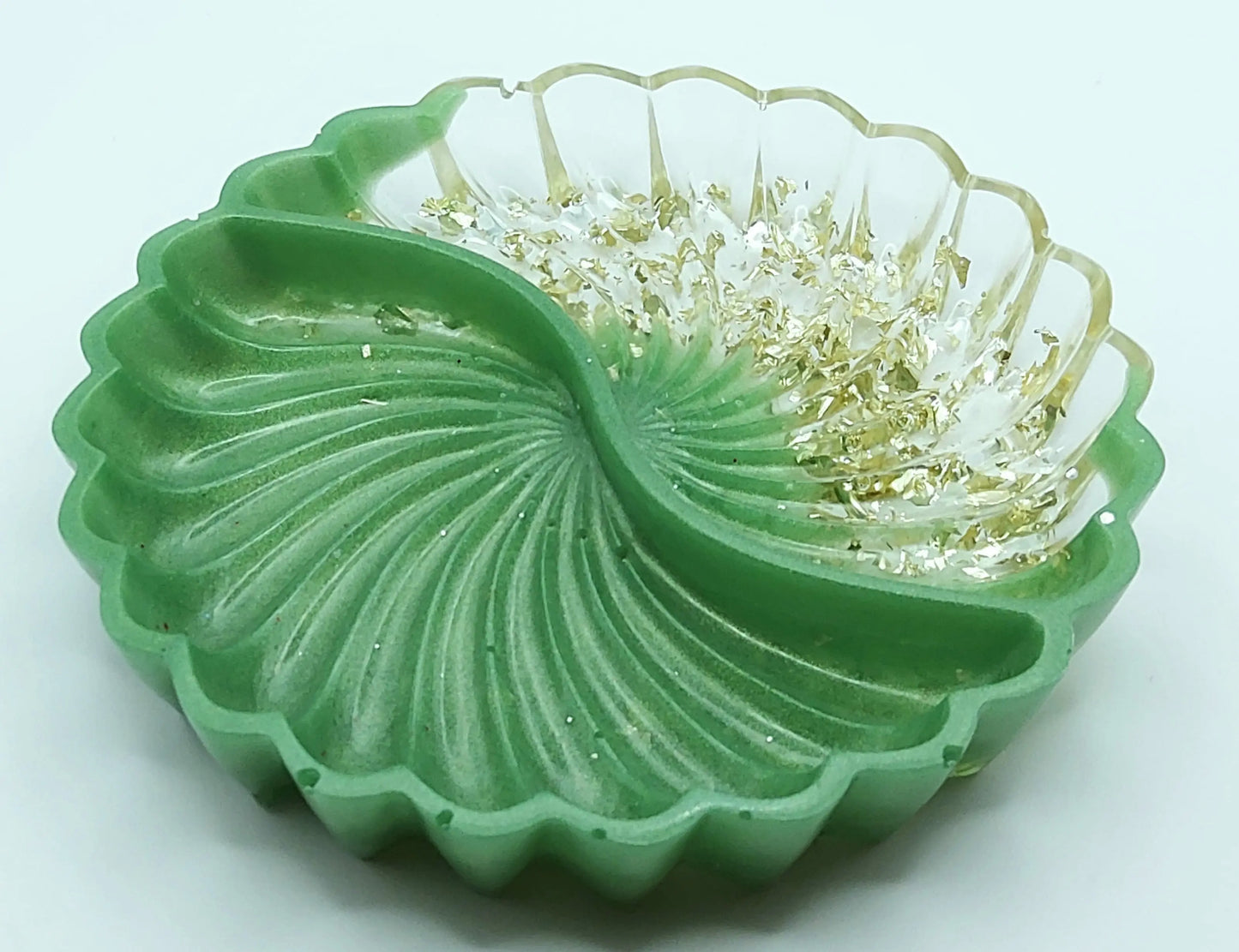 Vide-poches COQUILLE DOUBLE en résine. Vert et or - PRETTY RESINE
