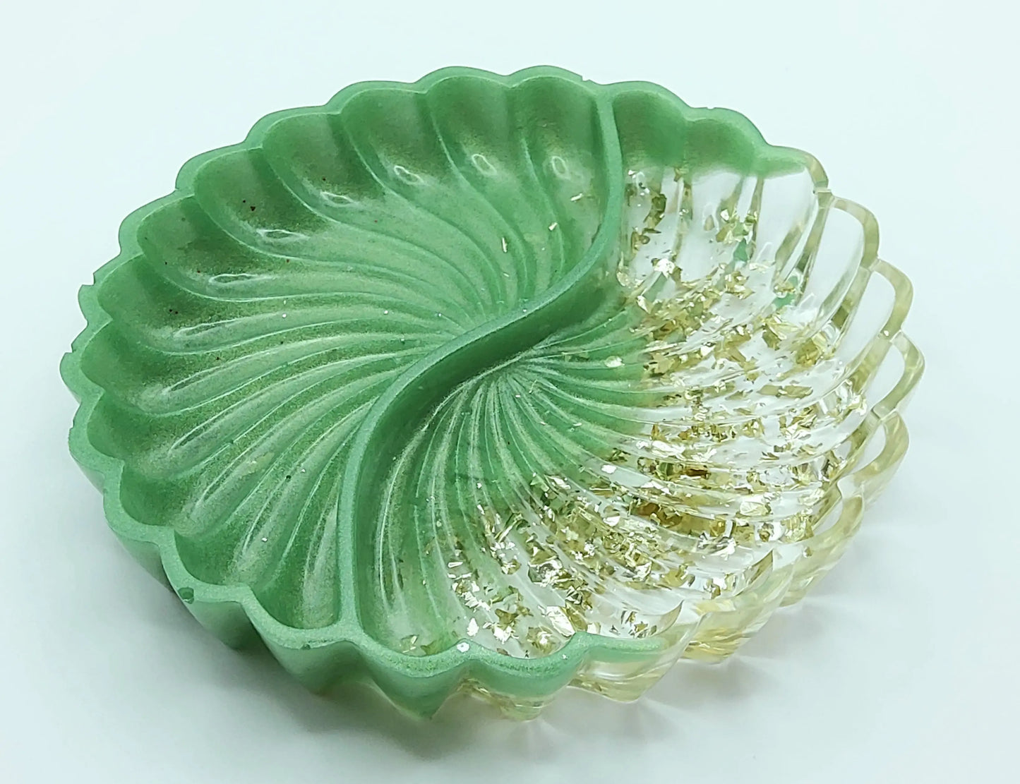 Vide-poches COQUILLE DOUBLE en résine. Vert et or - PRETTY RESINE