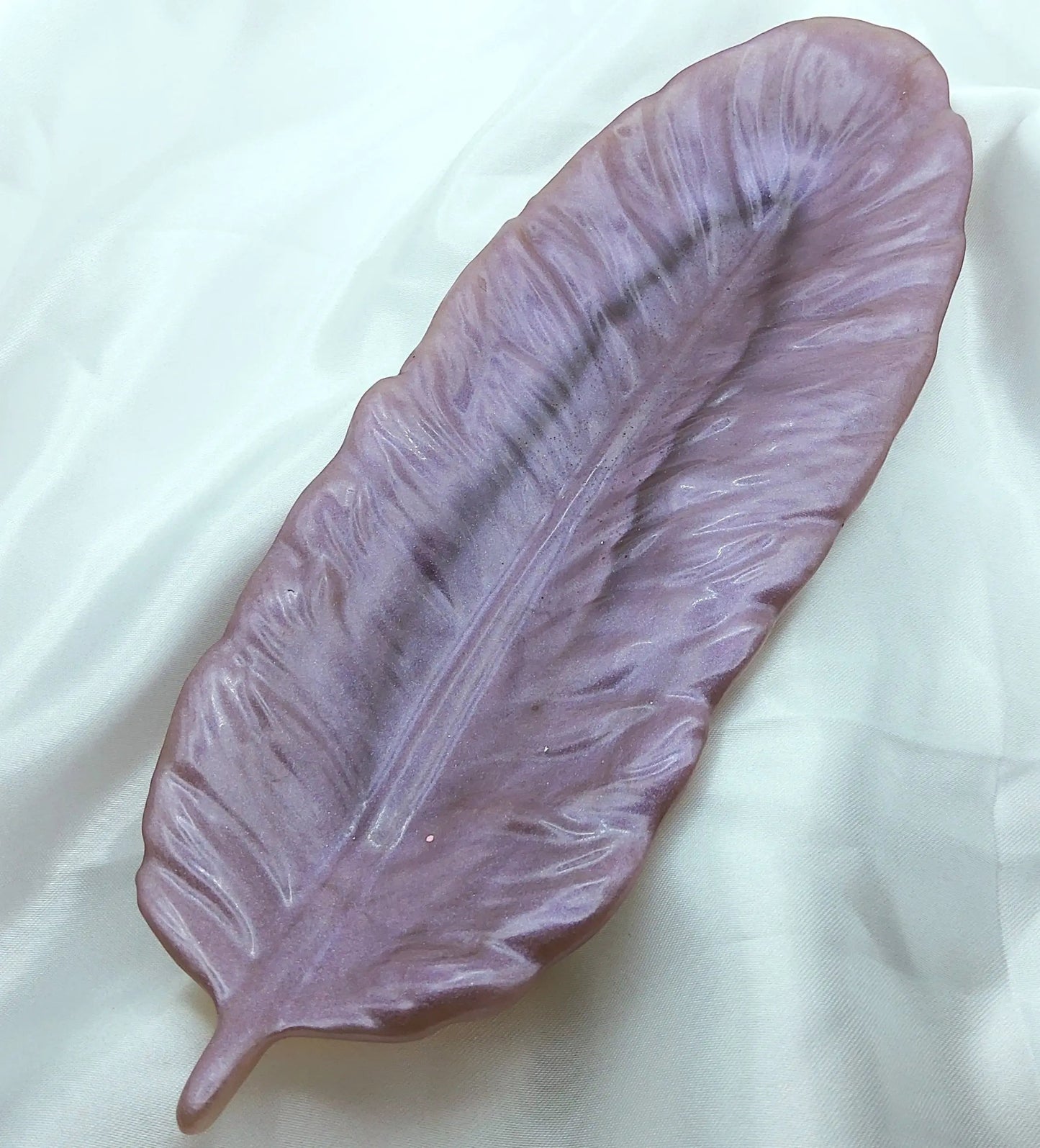 Vide-poches PLUME en résine époxy. Mauve - PRETTY RESINE