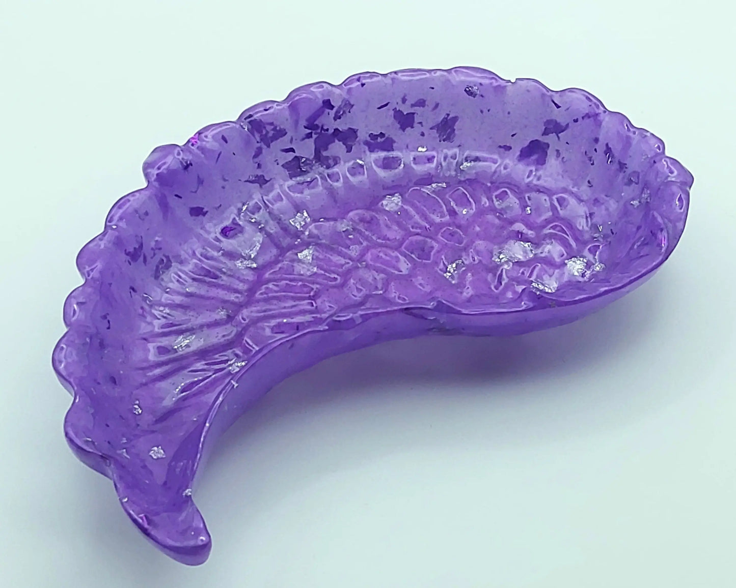 Vide-poches Aile d'Ange en résine époxy . Violet et feuille d'argent.