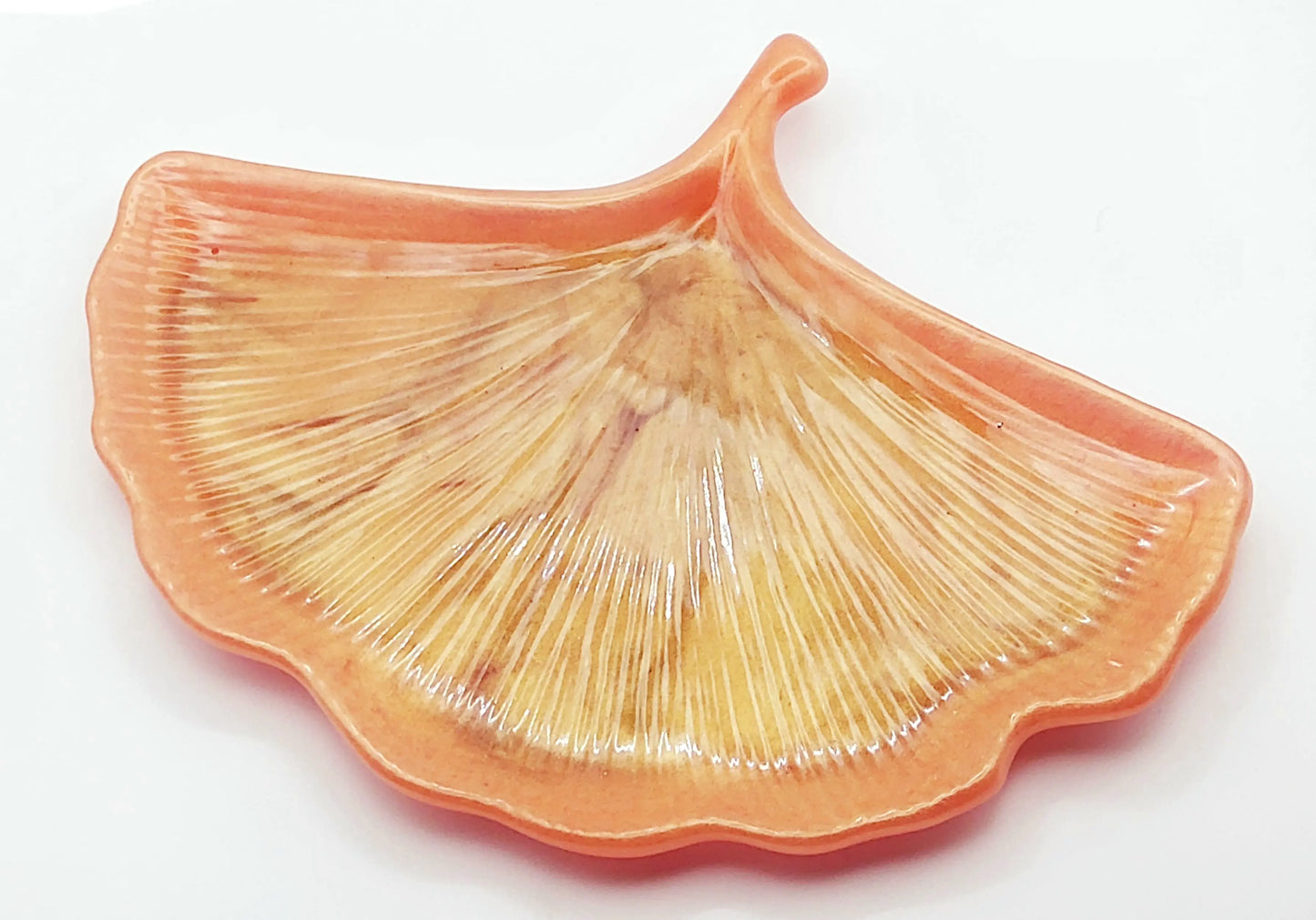 Vide-poches "Feuille de Ginkgo" en résine époxy. Orange doré.