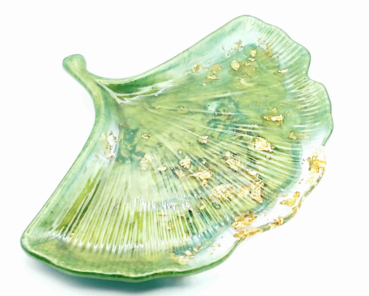 Vide-poches "Feuille de Ginkgo" en résine époxy. Vert olive et feuille d'or.