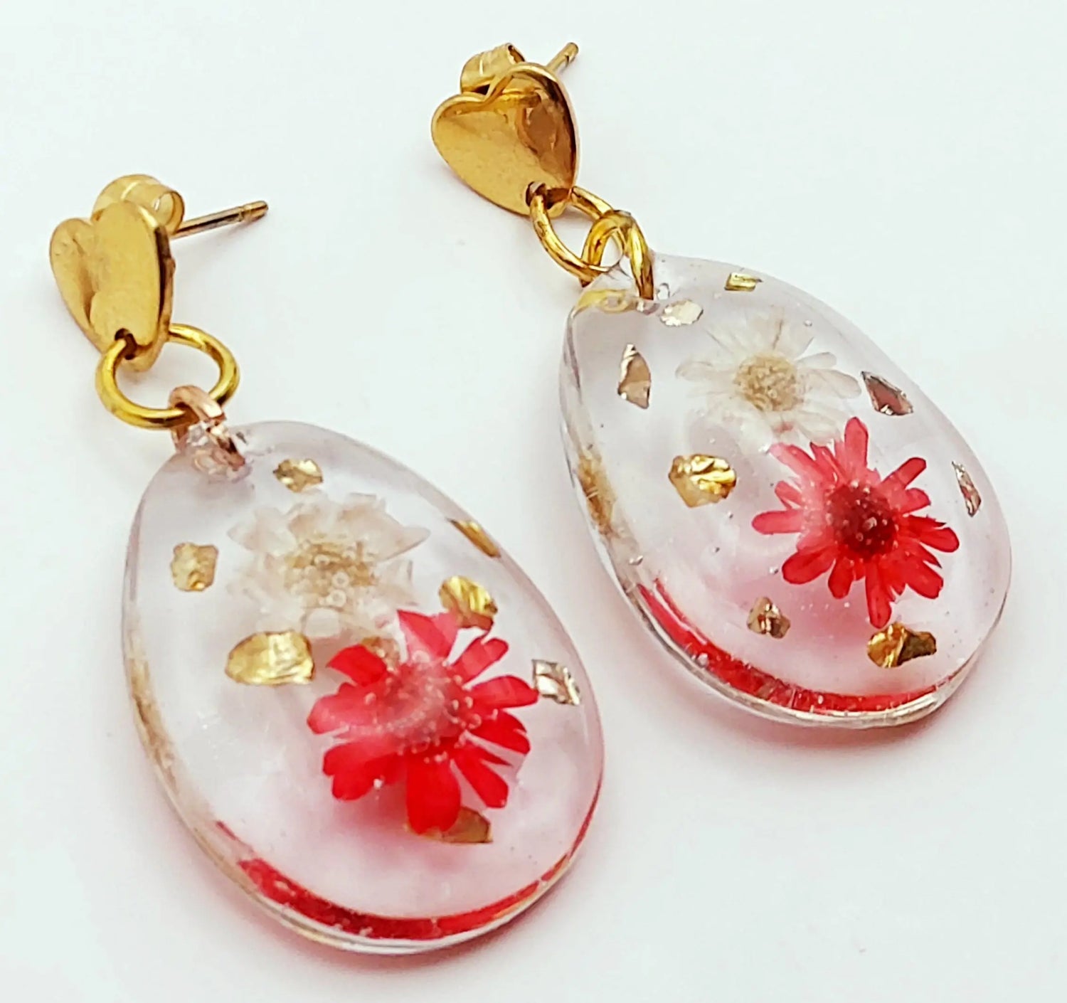 Boucles d'oreilles Goutte d'eau - Fleurs séchées rouges et feuille d'or - PRETTY RESINE