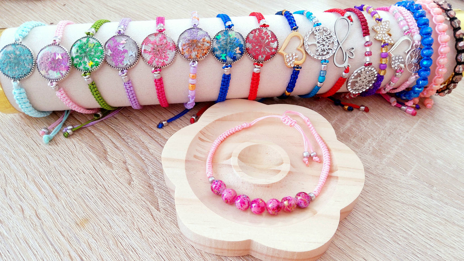 Bracelets-en-Micro-macramé-et-Perles PRETTY RESINE