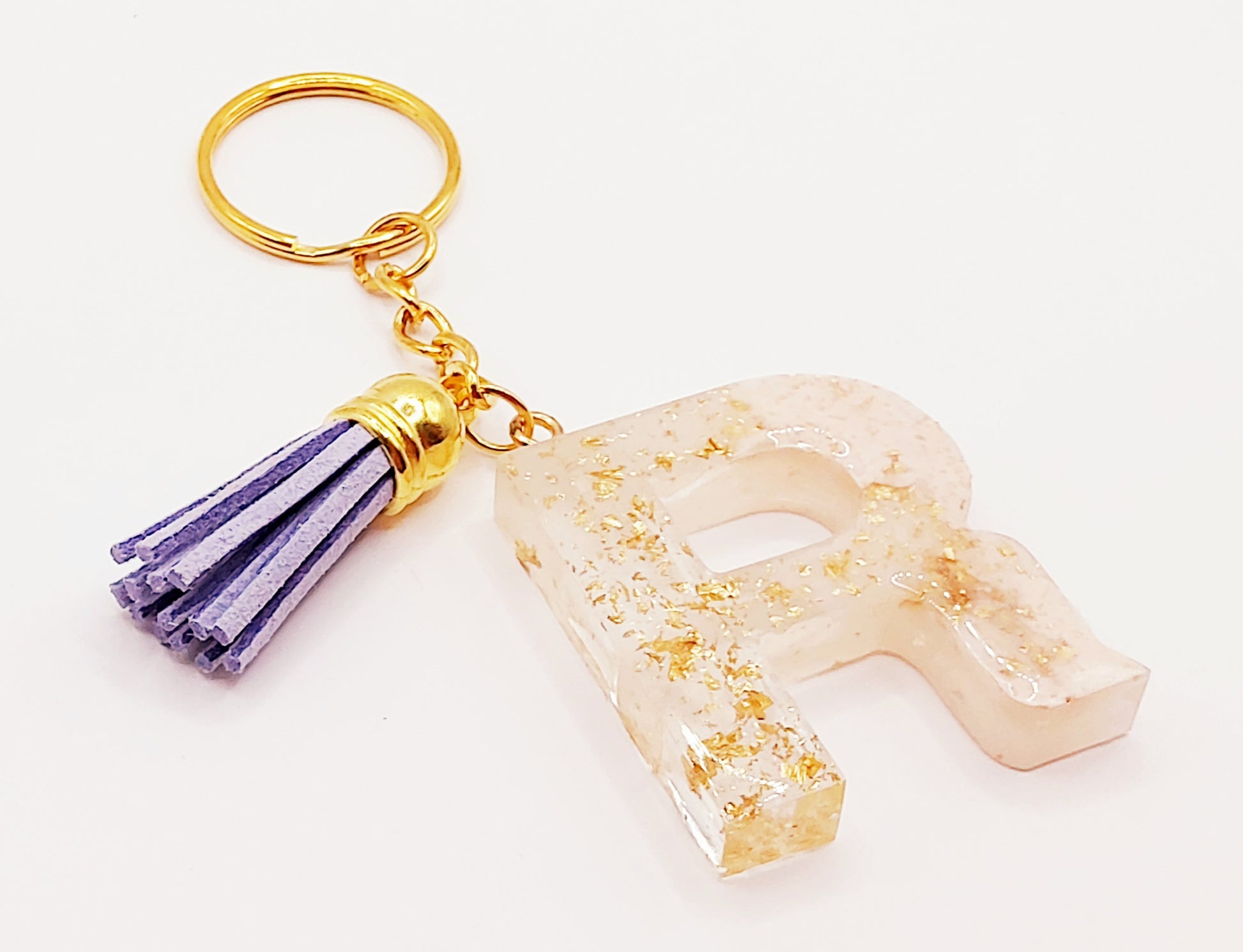 Porte-clés Initiale R - Transparent, rose pastel et feuille d'or - PRETTY RESINE