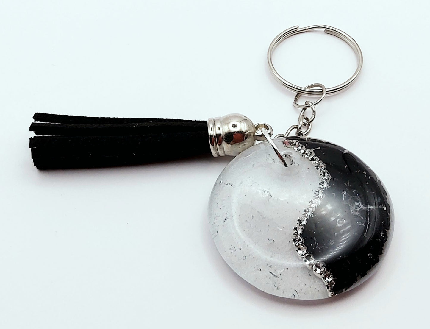 Porte-clés Yin-yang, en résine époxy - Noir et blanc avec strass - PRETTY RESINE