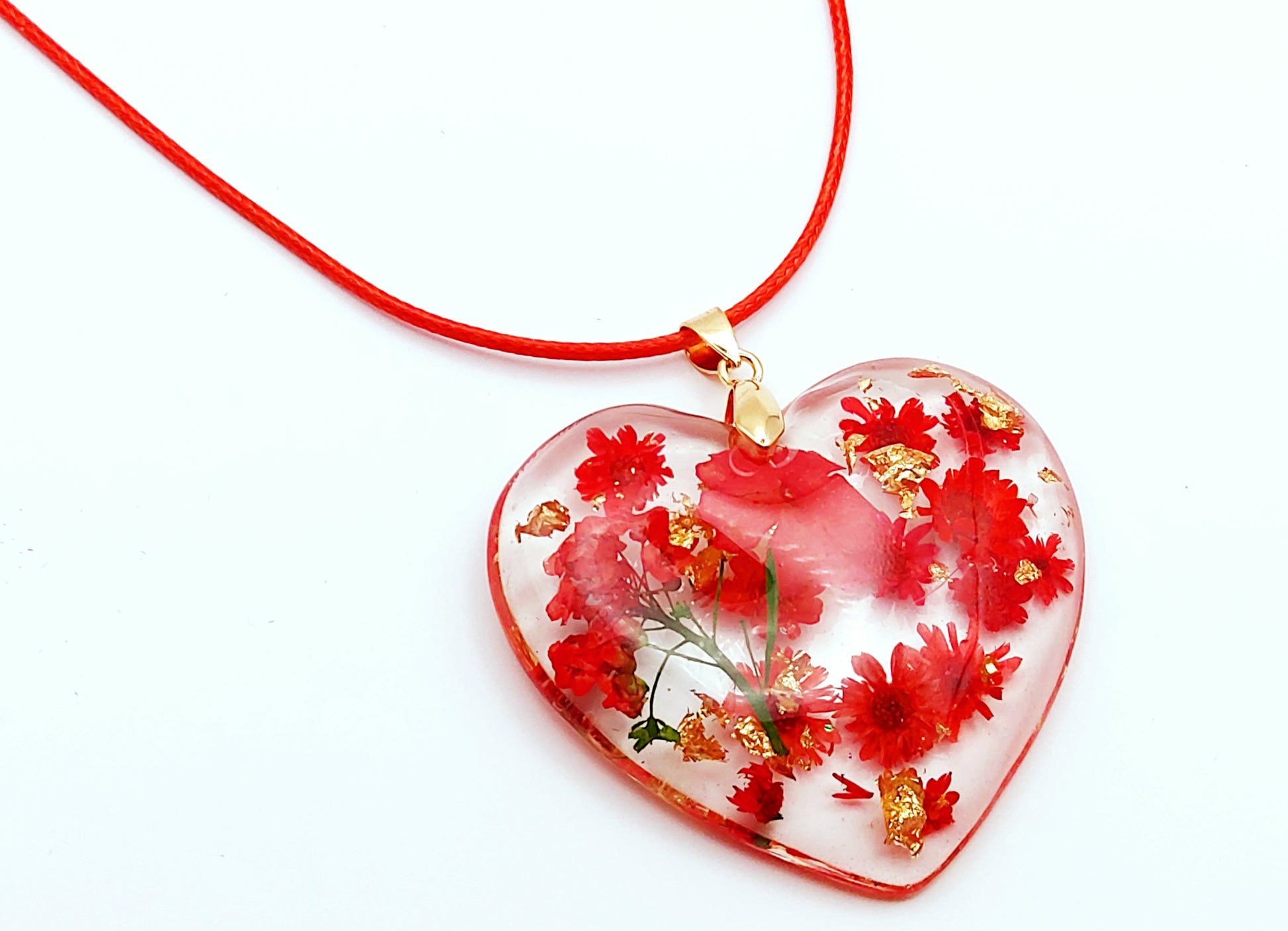 Pendentif en forme de coeur, avec fleurs rouges - PRETTY RESINE