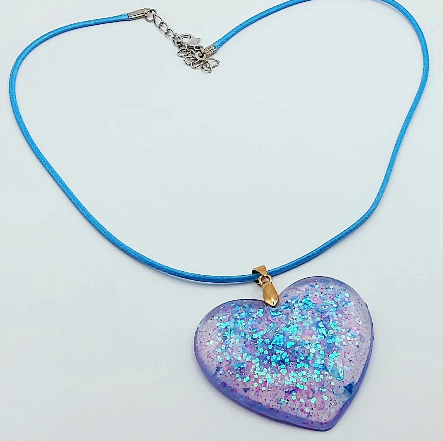 Pendentif Coeur Bleu, et paillettes, en résine - PRETTY RESINE