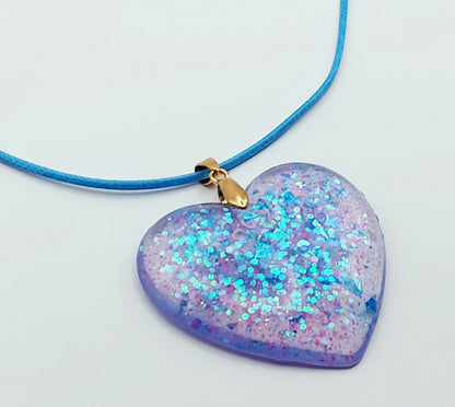 Pendentif Coeur Bleu, et paillettes, en résine - PRETTY RESINE