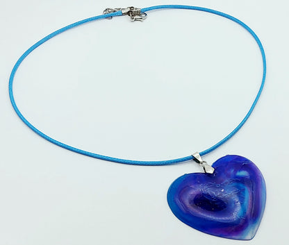 Pendentif Coeur en résine époxy, effet Pétri - Bleu, mauve et blanc - PRETTY RESINE