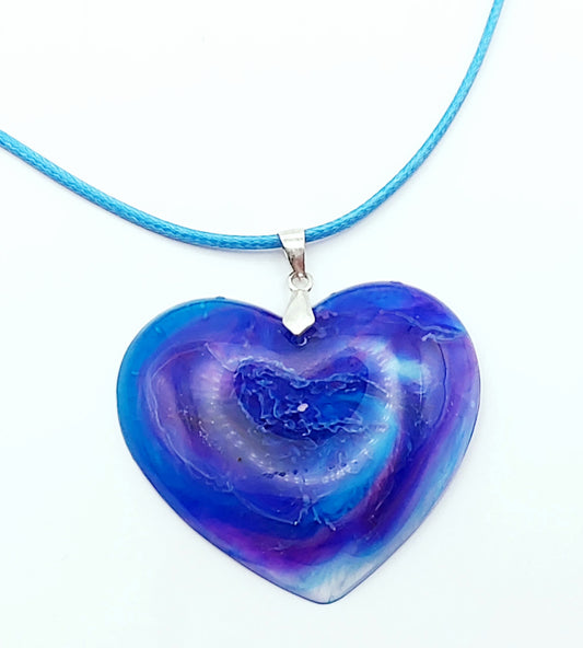 Pendentif Coeur en résine époxy, effet Pétri - Bleu, mauve et blanc - PRETTY RESINE