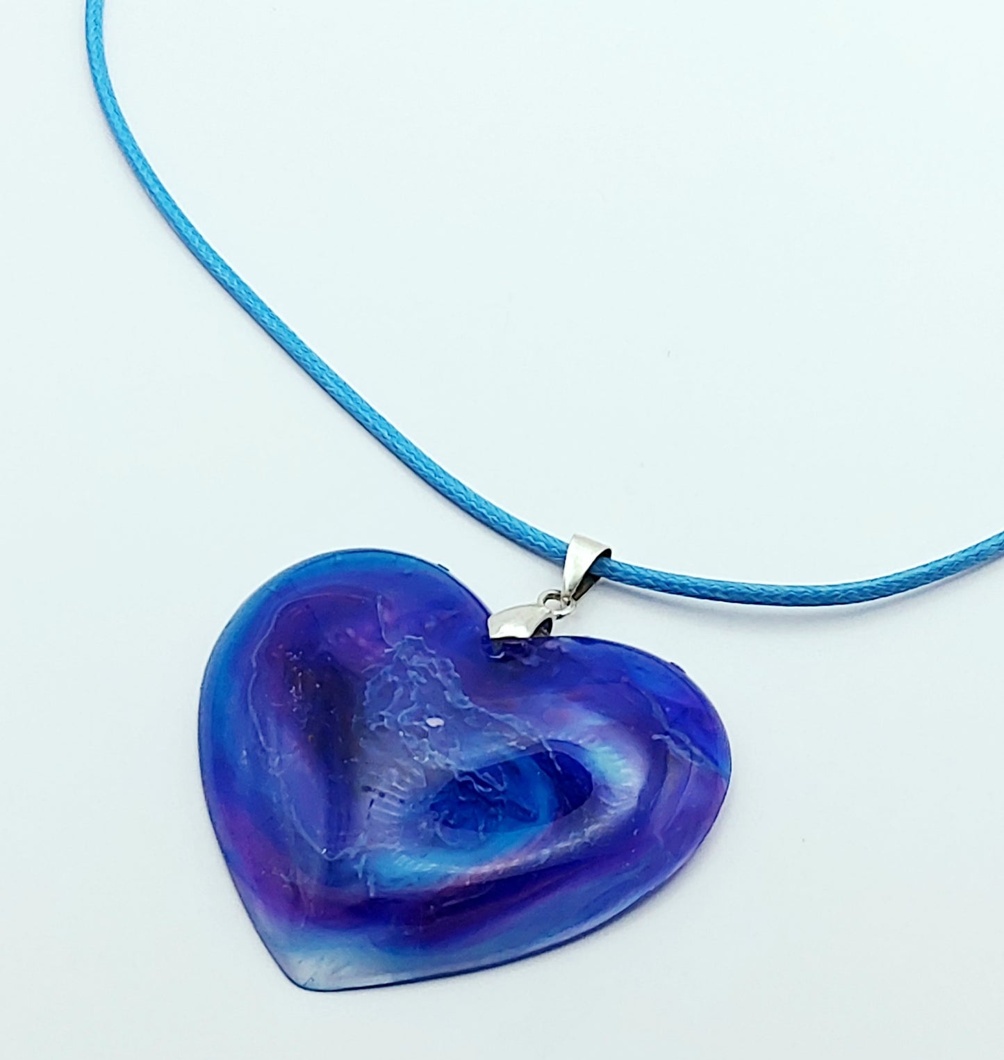 Pendentif Coeur en résine époxy, effet Pétri - Bleu, mauve et blanc - PRETTY RESINE