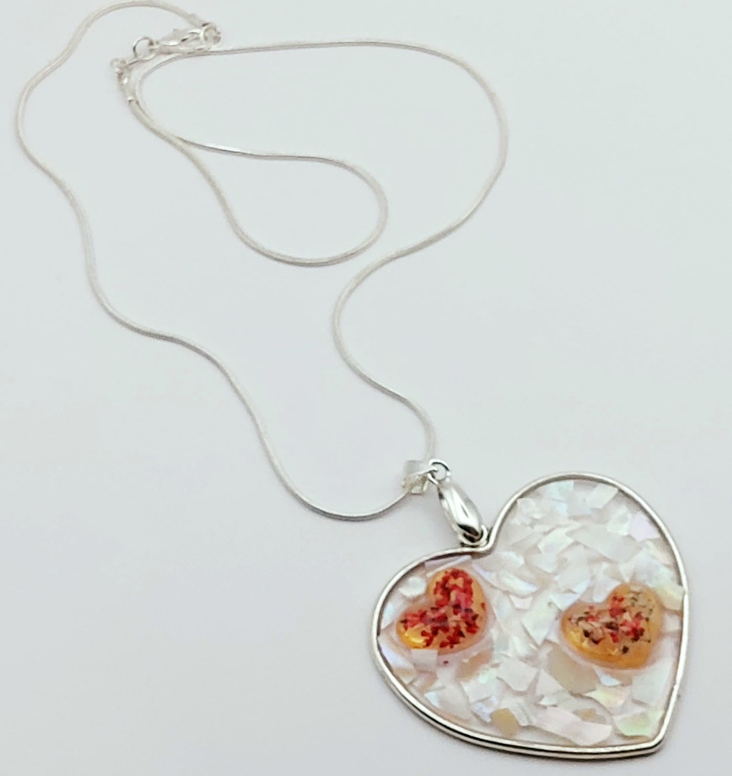 Pendentif Coeur argenté et sa chaîne - PRETTY RESINE