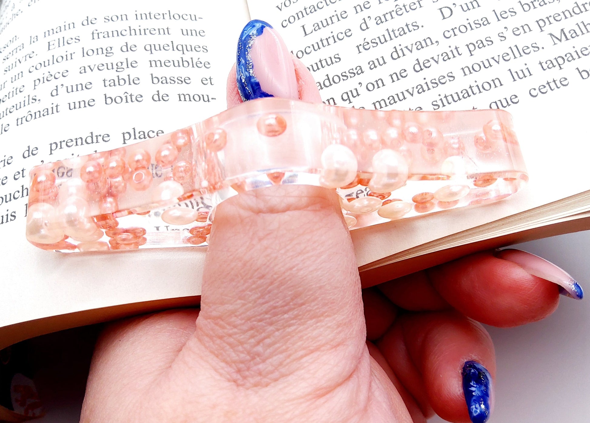 Bague de lecture Droite, en résine époxy, perles roses et blanches, mode d'emploi