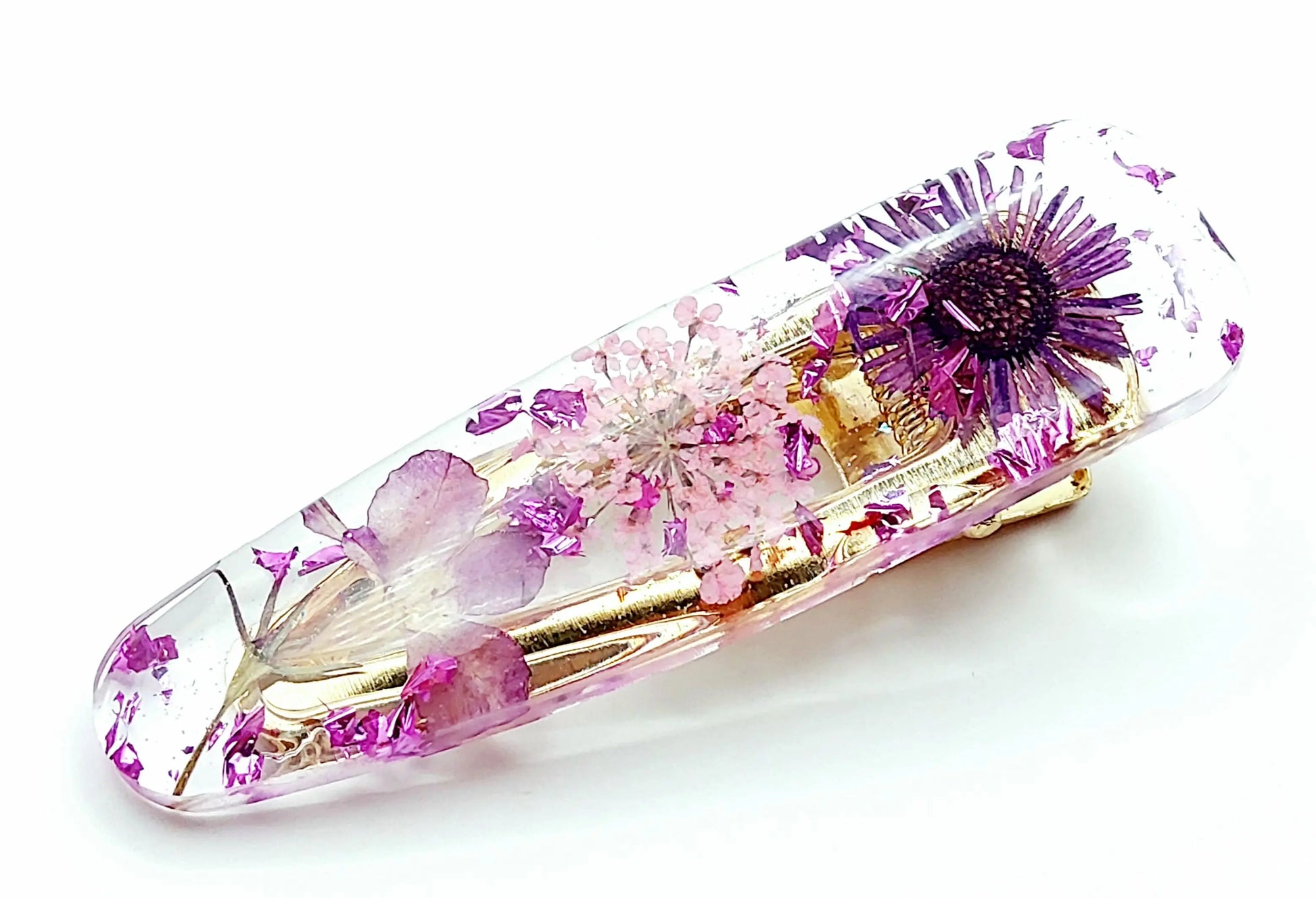 Barrette "arrondie" en résine époxy. Fleurs séchées rose et violettes.