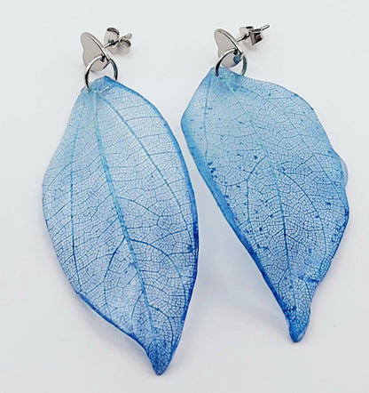 Boucles d'oreilles Feuilles Squelettes Bleues - Apprêts argentés en forme de coeurs - Résine UV