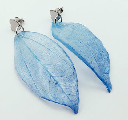 Boucles d'oreilles Feuilles Squelettes Bleues en résine - Apprêts argentés en forme de coeurs