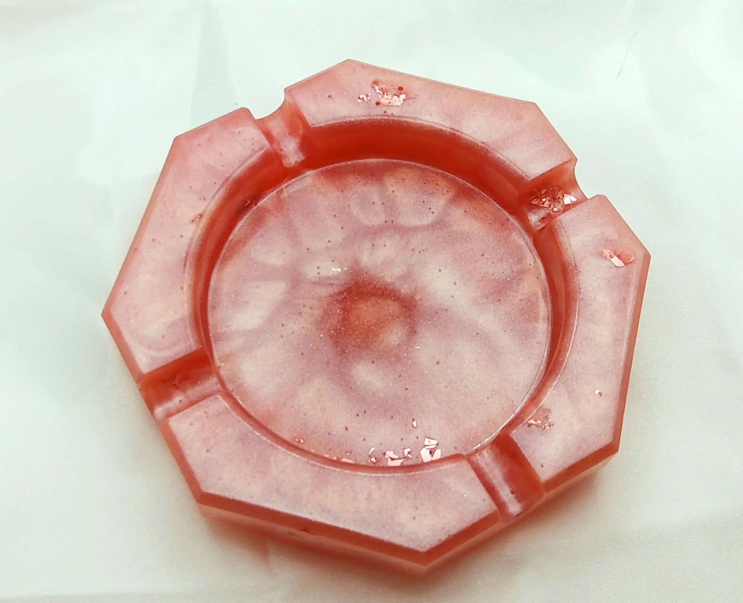 Cendrier ROND en résine époxy. Rose et feuille d'or rose - PRETTY RESINE