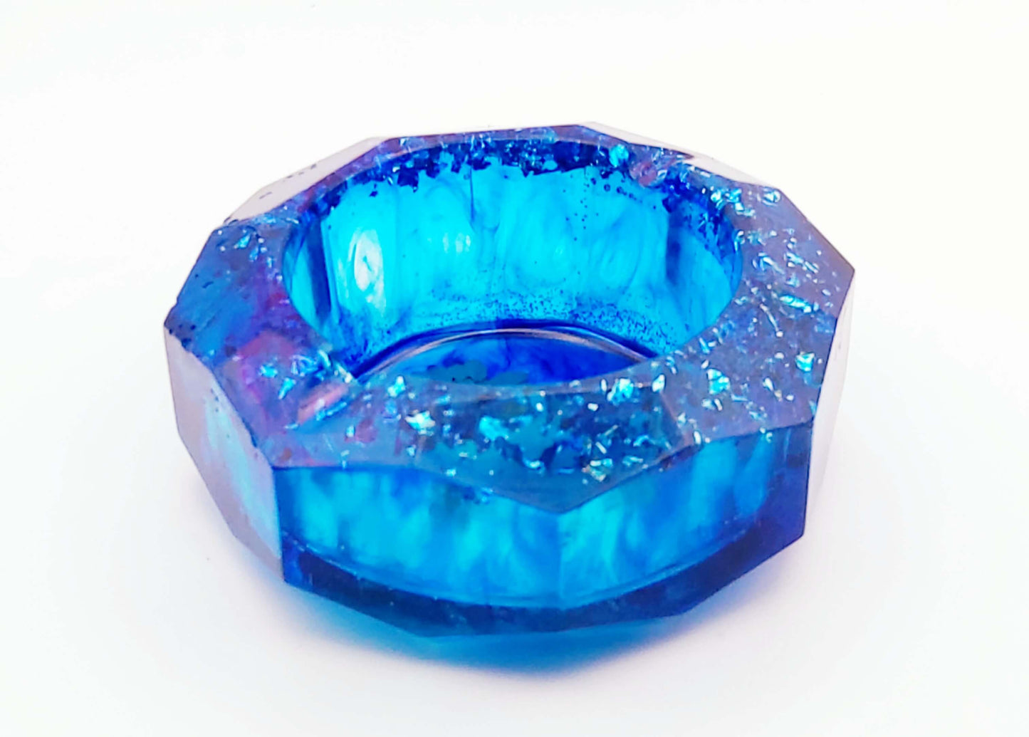 Petit cendrier rond en résine époxy, bleu translucide et paillettes