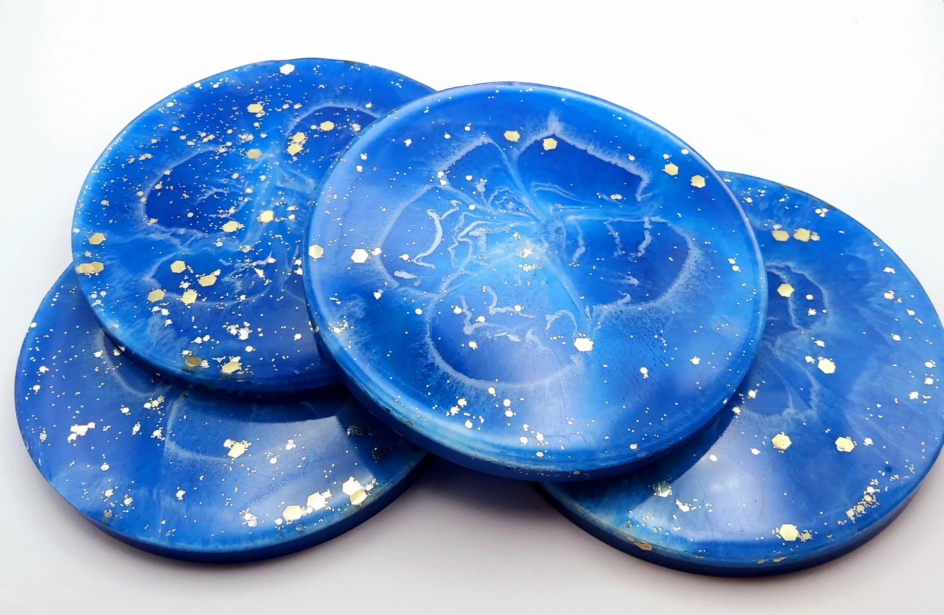 Dessous de verres en résine époxy - Bleu et paillettes dorées