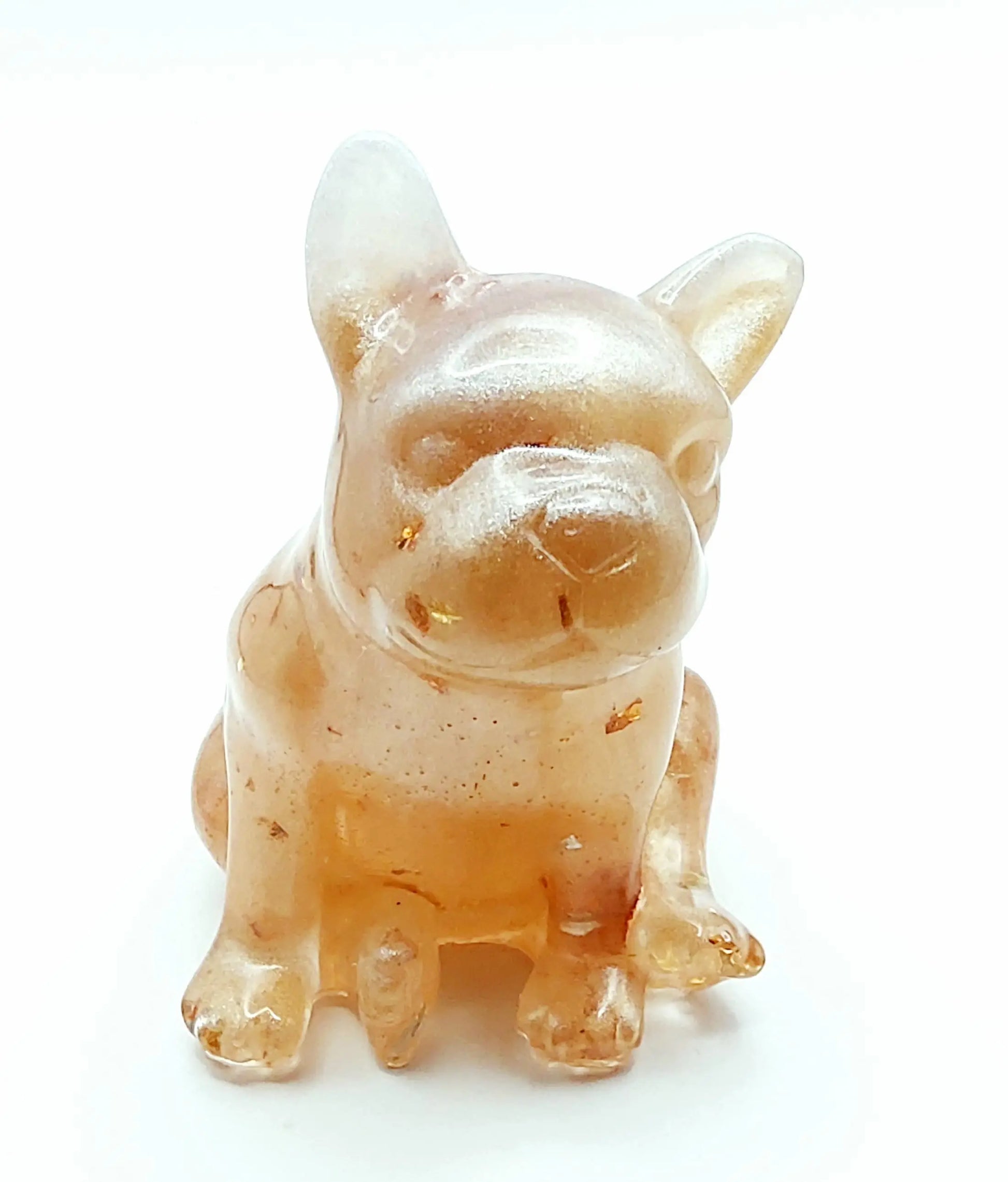 Figurine BOULEDOGUE en résine époxy. Beige et feuille de cuivre.