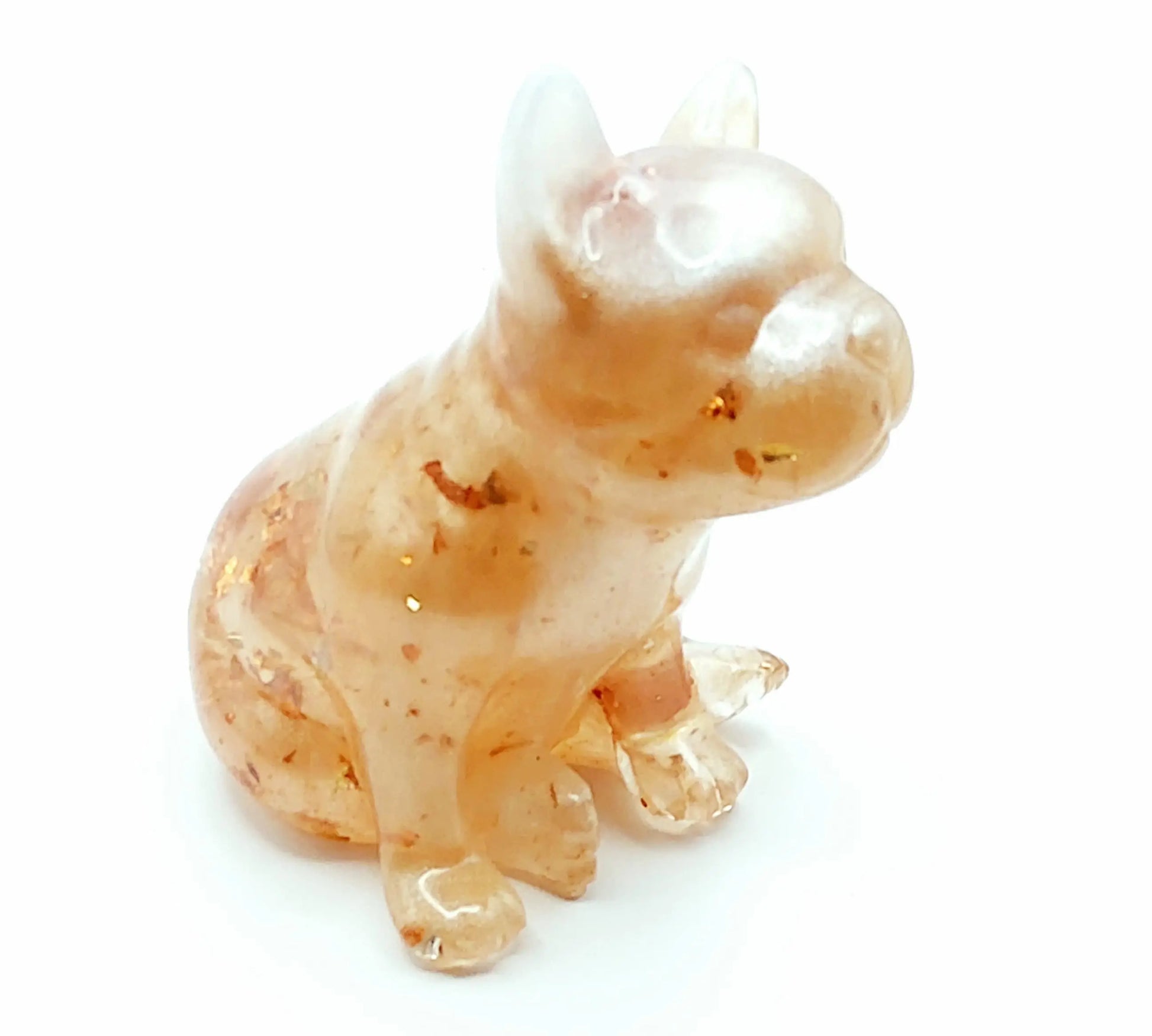 Figurine BOULEDOGUE en résine époxy. Beige et feuille de cuivre.