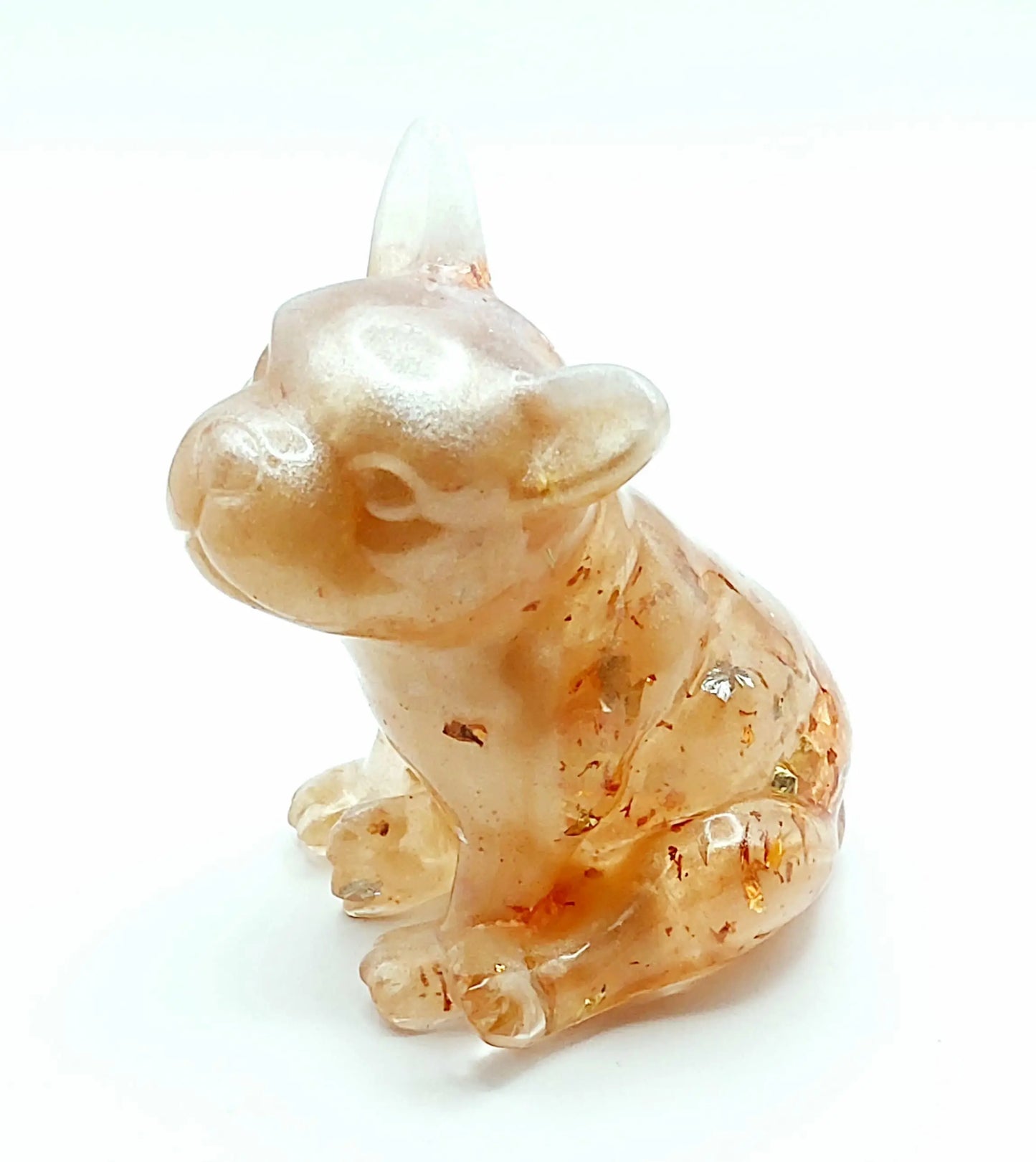 Figurine BOULEDOGUE en résine époxy. Beige et feuille de cuivre.