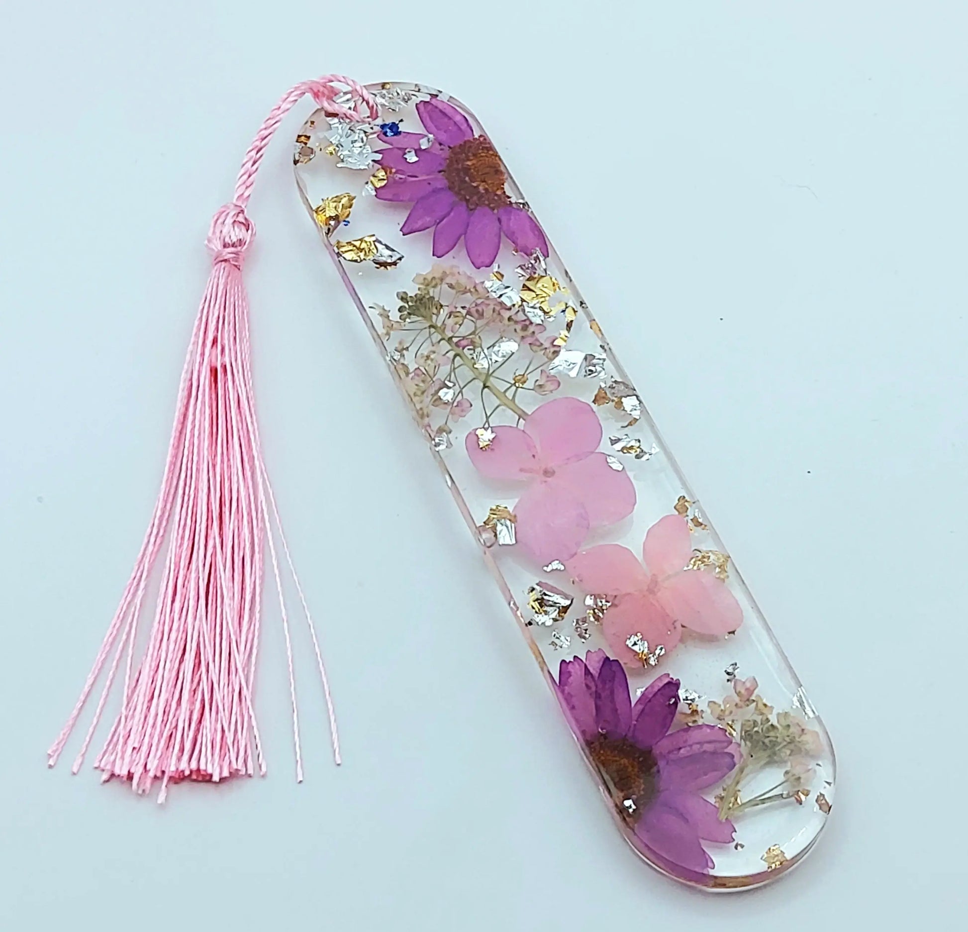Marque-pages en résine époxy. Fleurs séchées roses et violettes - PRETTY RESINE