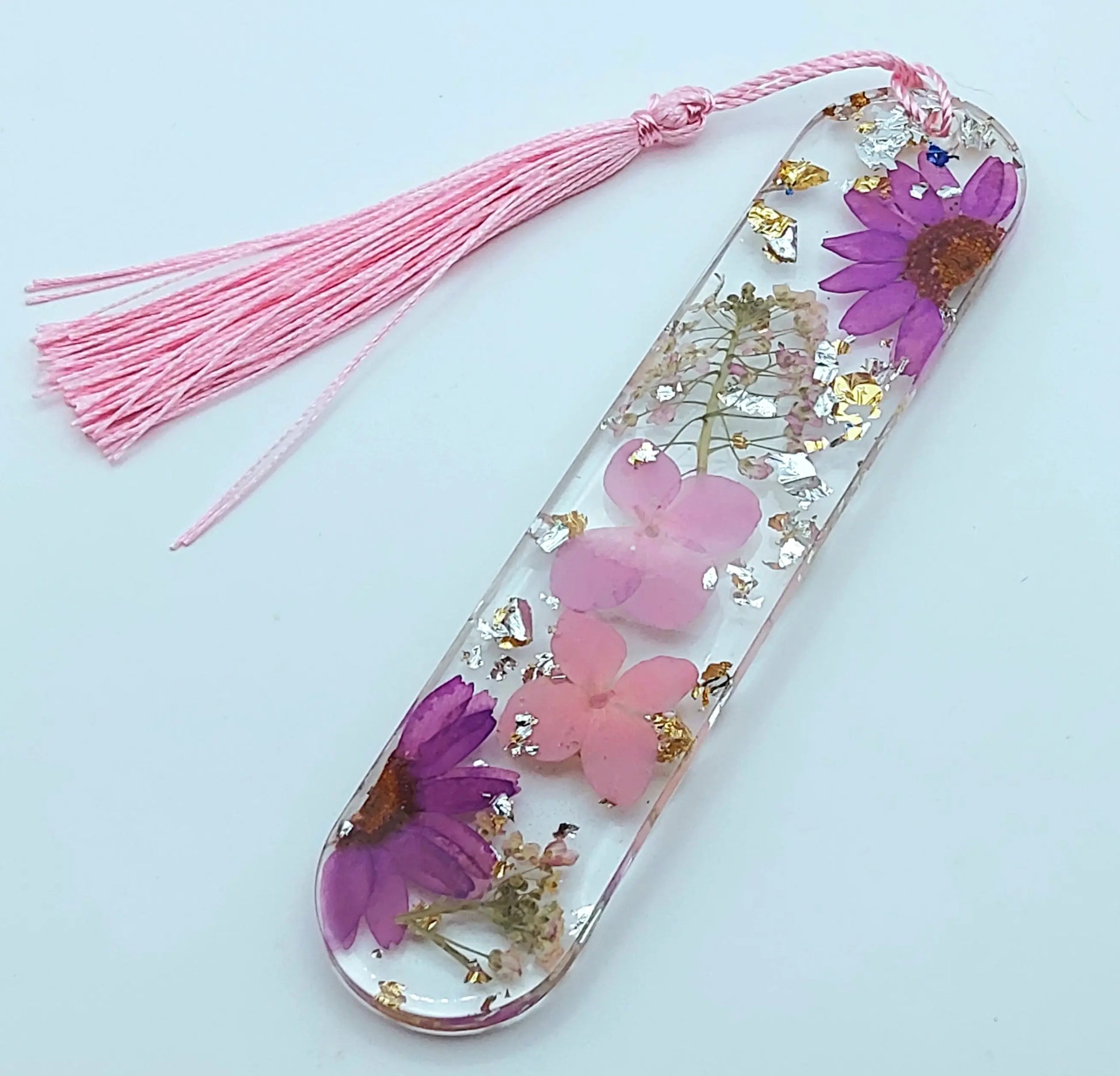 Marque-pages en résine époxy. Fleurs séchées roses et violettes - PRETTY RESINE