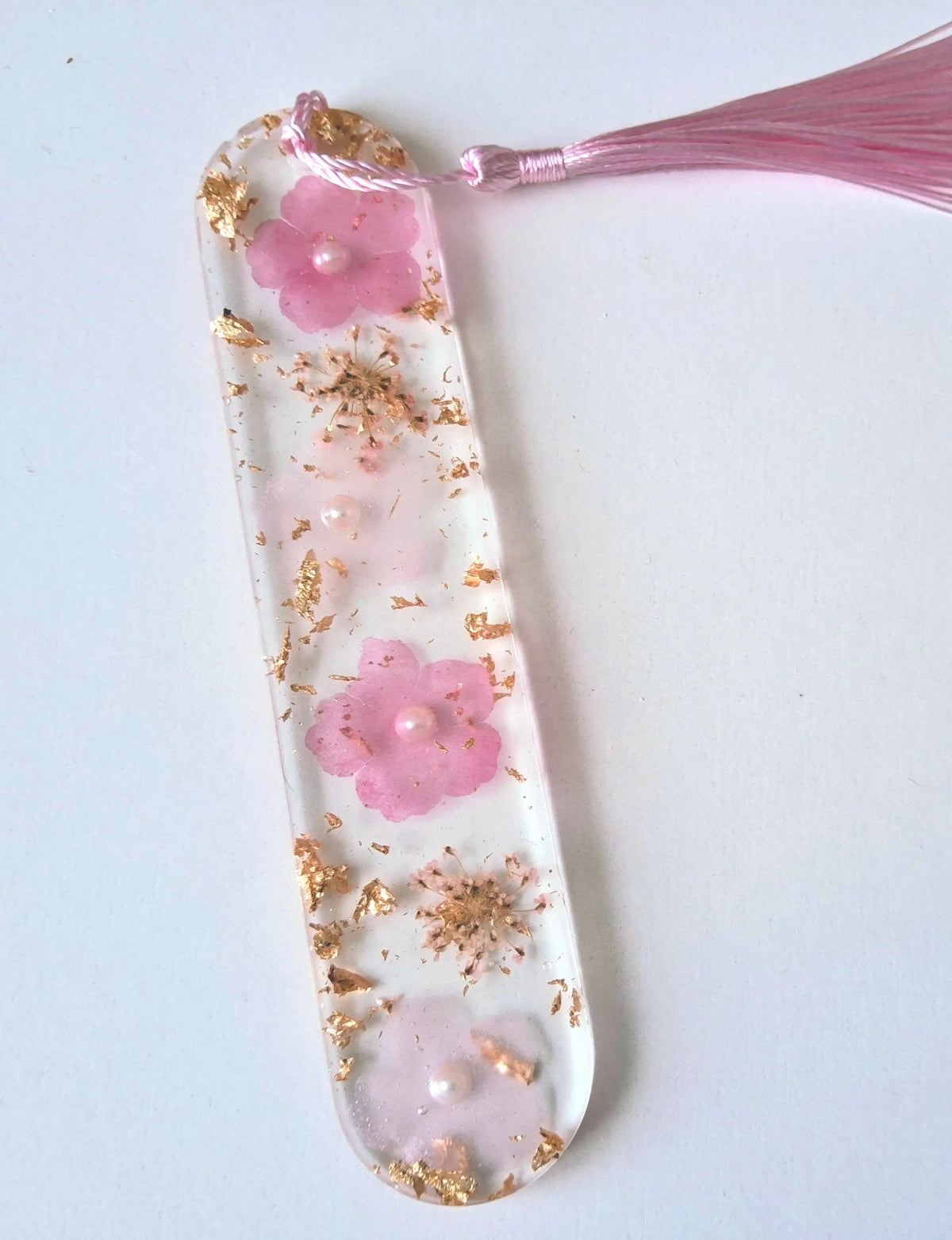 Marque-pages en résine époxy. Fleurs roses et feuille d'or - PRETTY RESINE