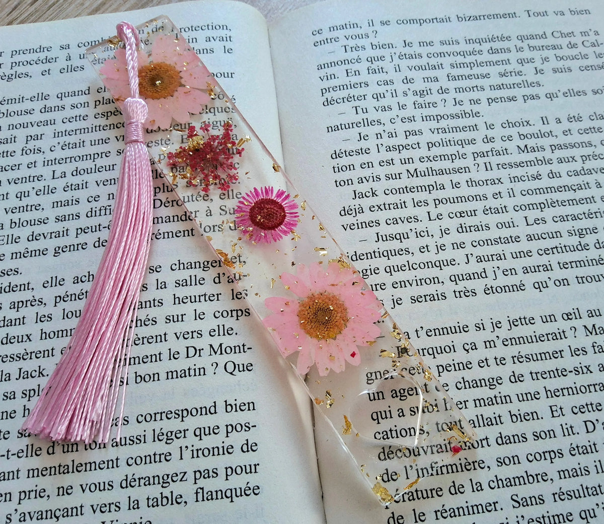Marque-pages en résine époxy. Fleurs séchées roses et fuchsia. Feuille d'or - PRETTY RESINE