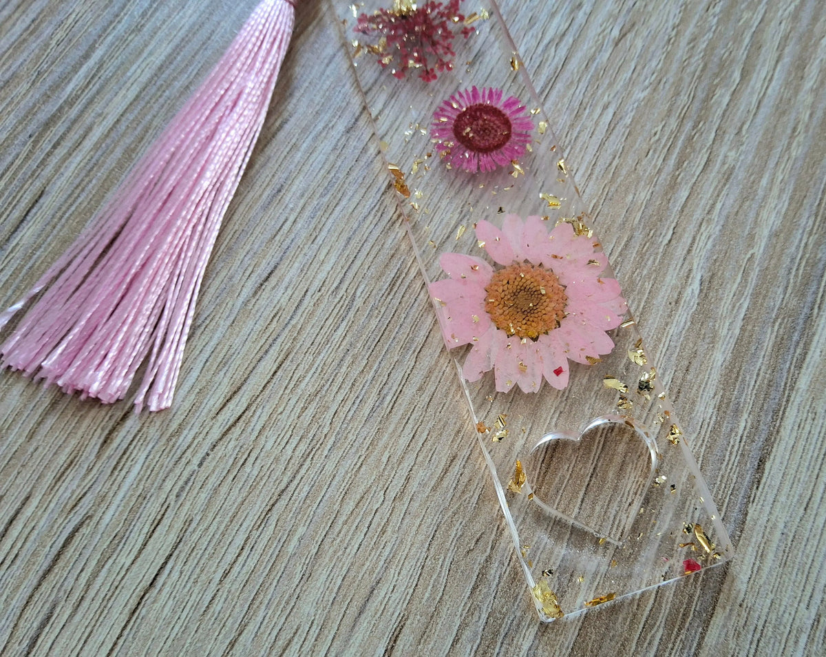 Marque-pages en résine époxy. Fleurs séchées roses et fuchsia. Feuille d'or - PRETTY RESINE